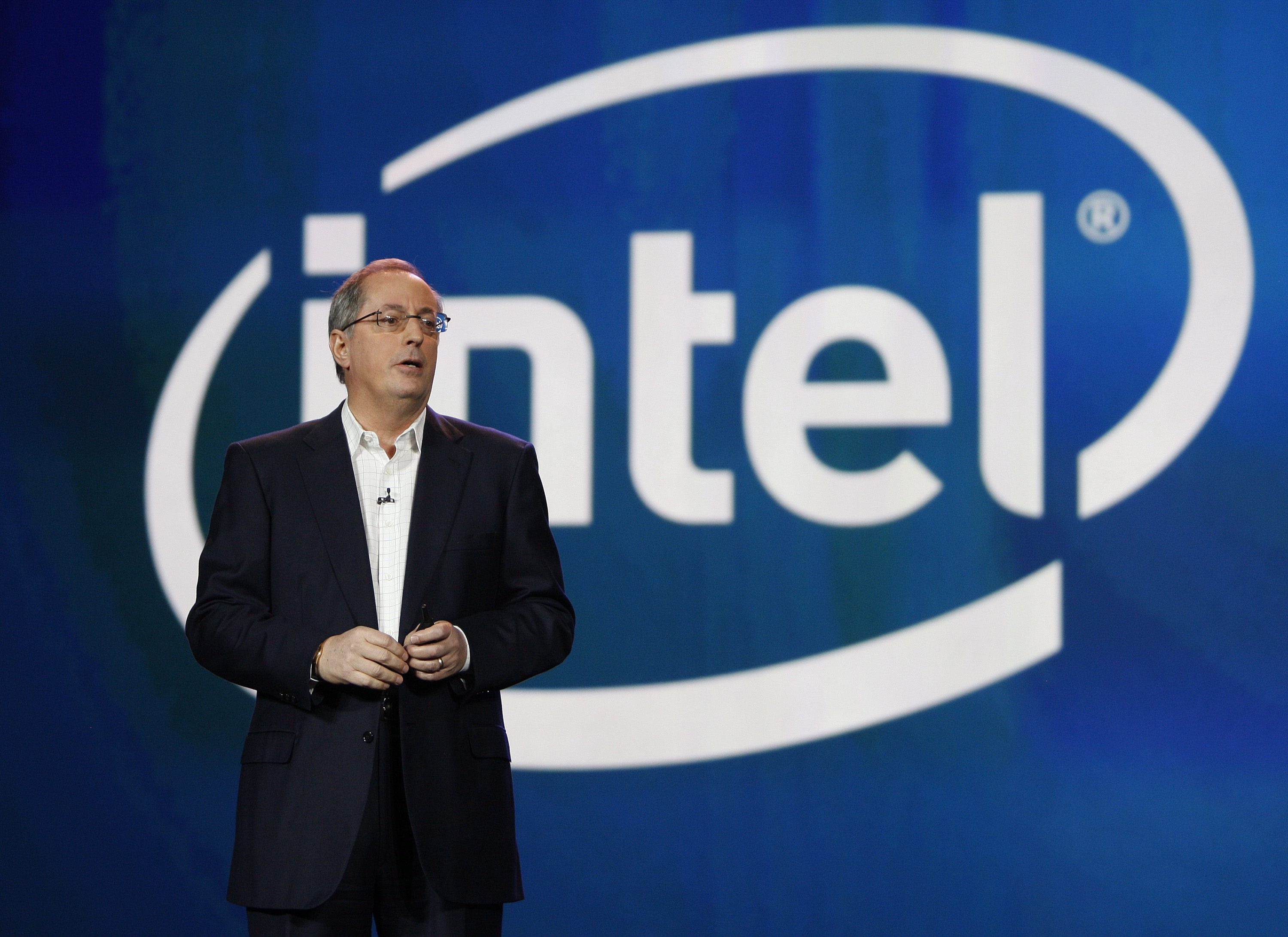Пол Отелини се присъединява към Intel през 1974 г.