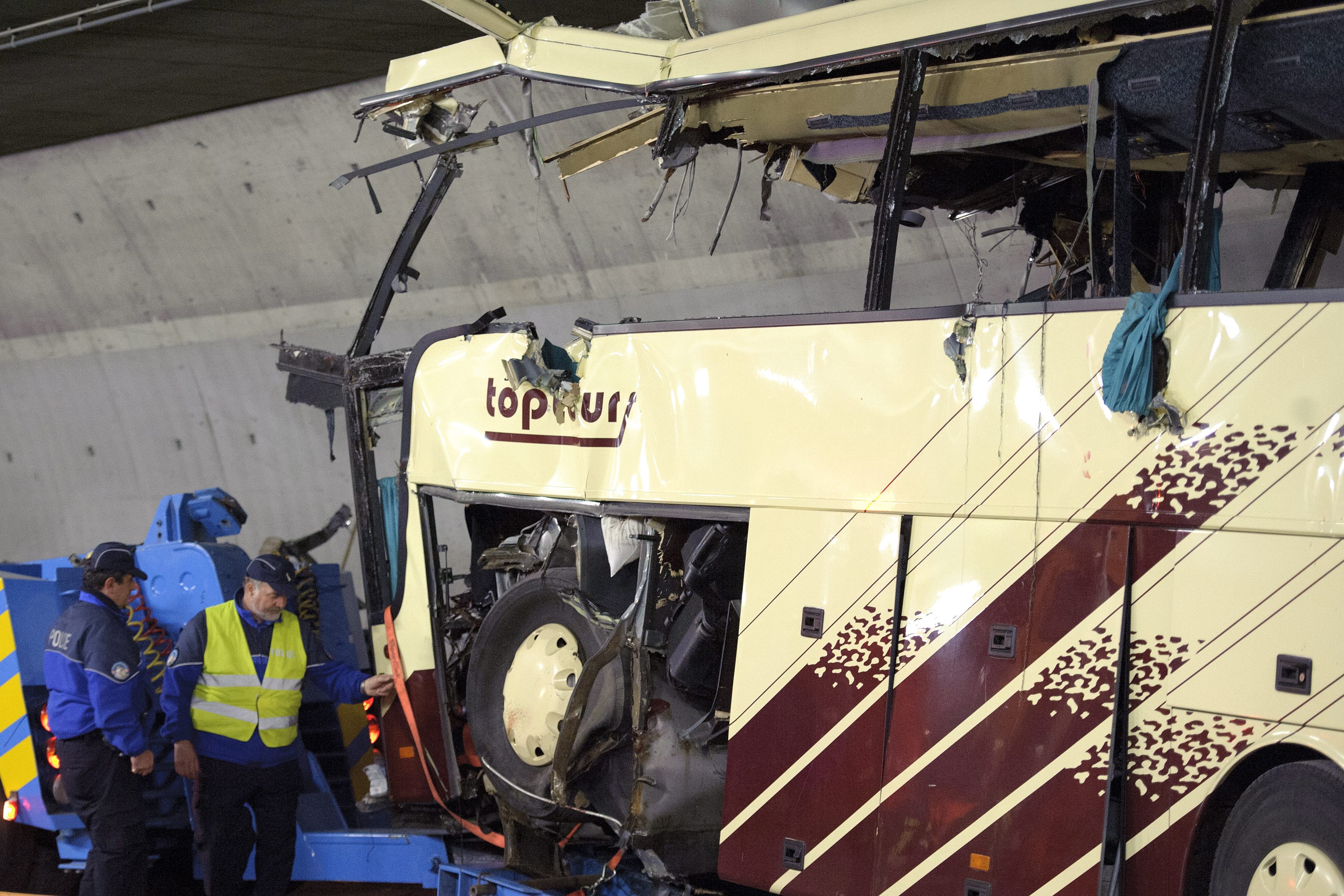 Автобус с руски туристи се обърна край Солун, 4-ма загинаха