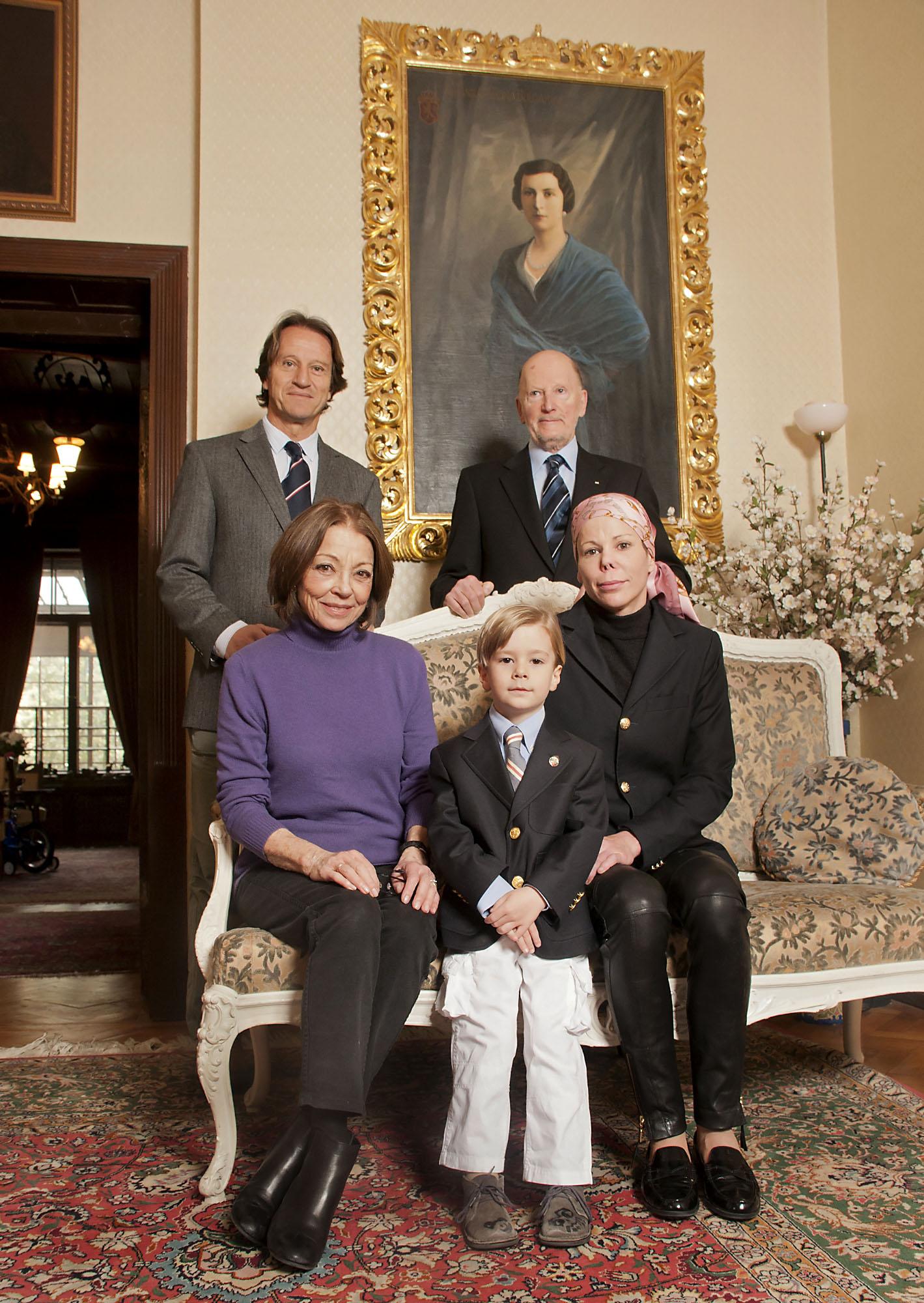 Симеон Хасан със семейството си - Н.В. Симеон II, доня Маргарита, Калина и Китин Муньос