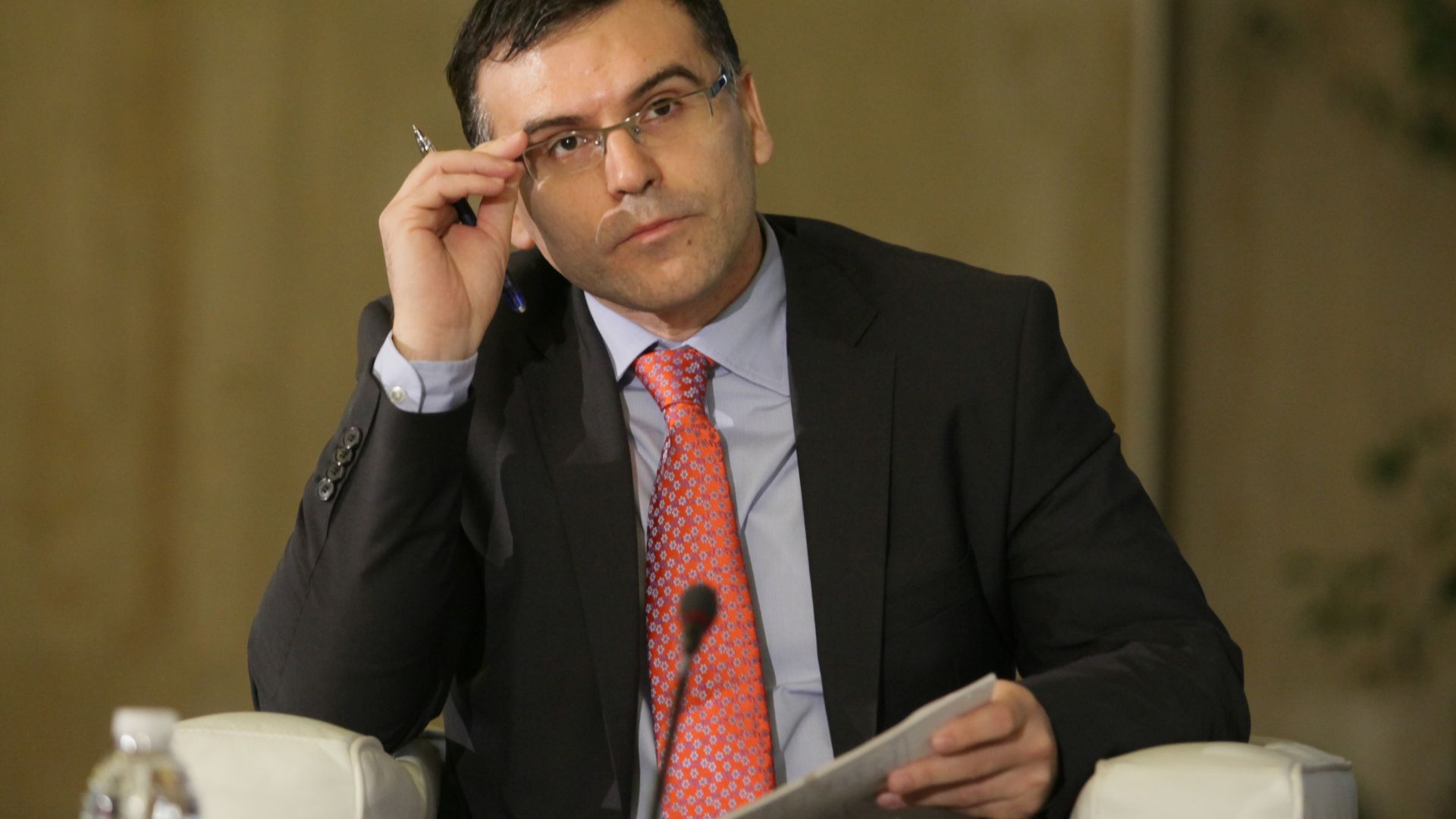 Бившият министър на финансите Симеон Дянков е издирван от комисията