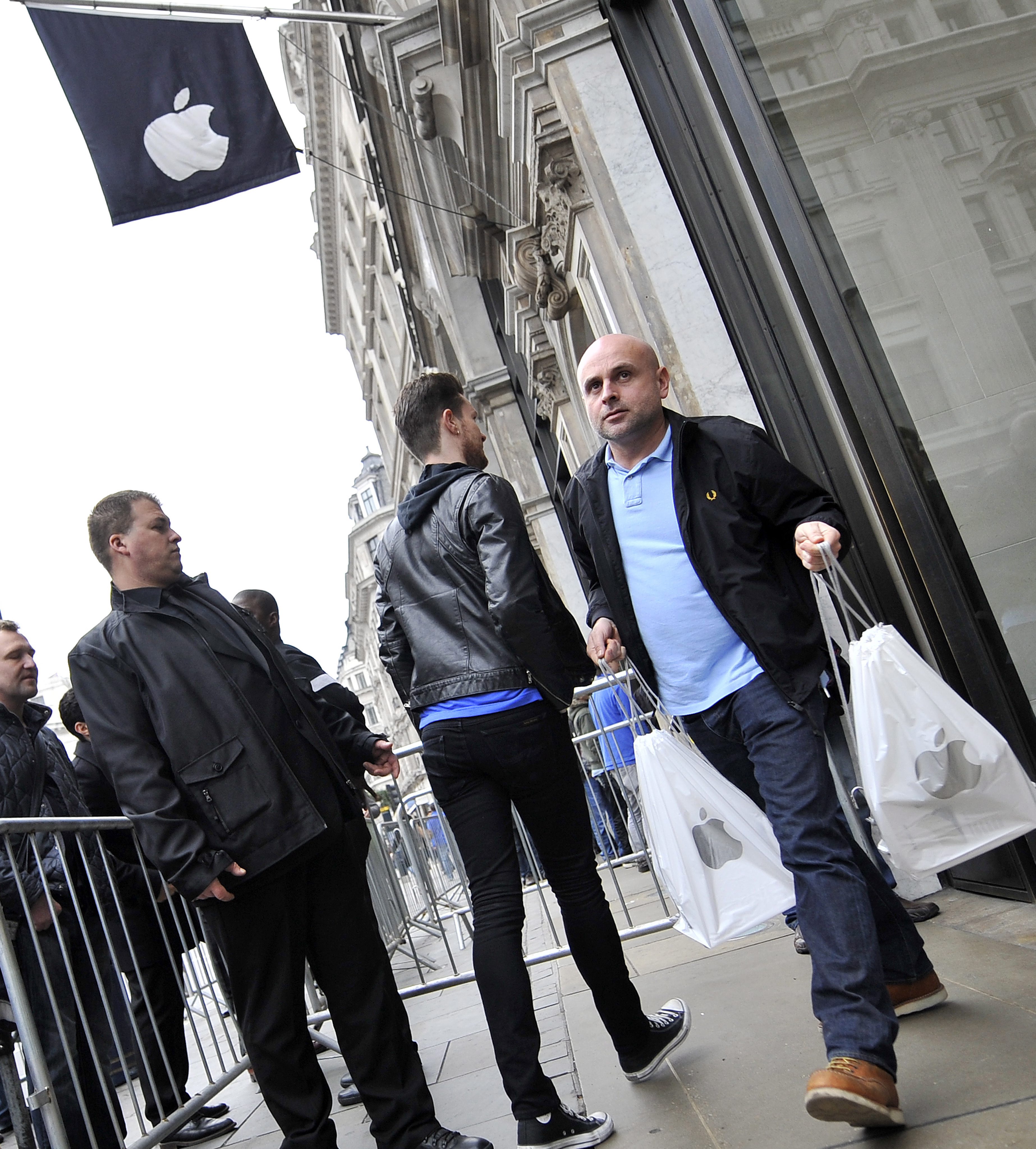 Apple е продала рекордните 3 милиона броя от новия iPad в дебютния уикенд на устройството