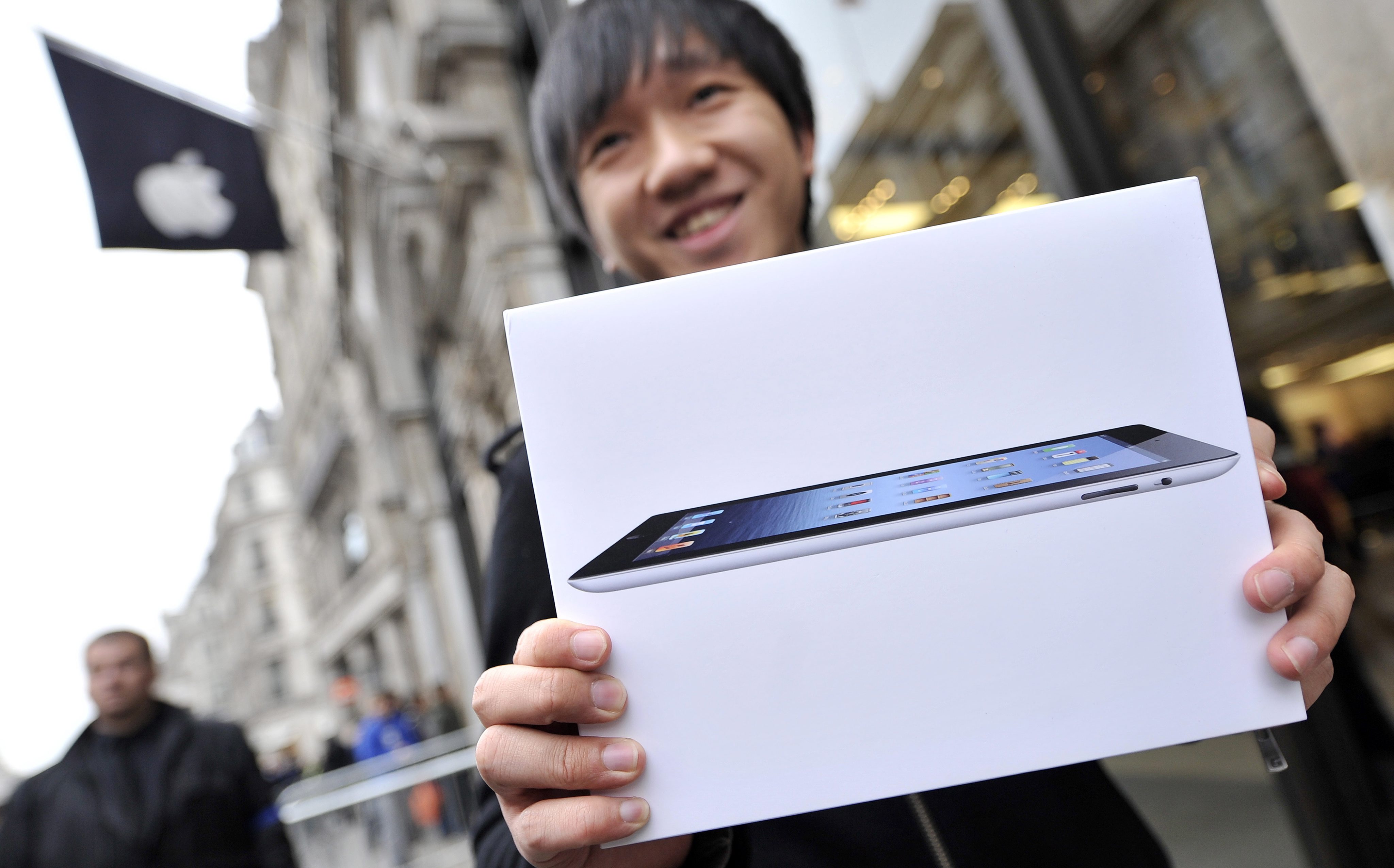 Щастлив собственик на новия iPad във Великобритания