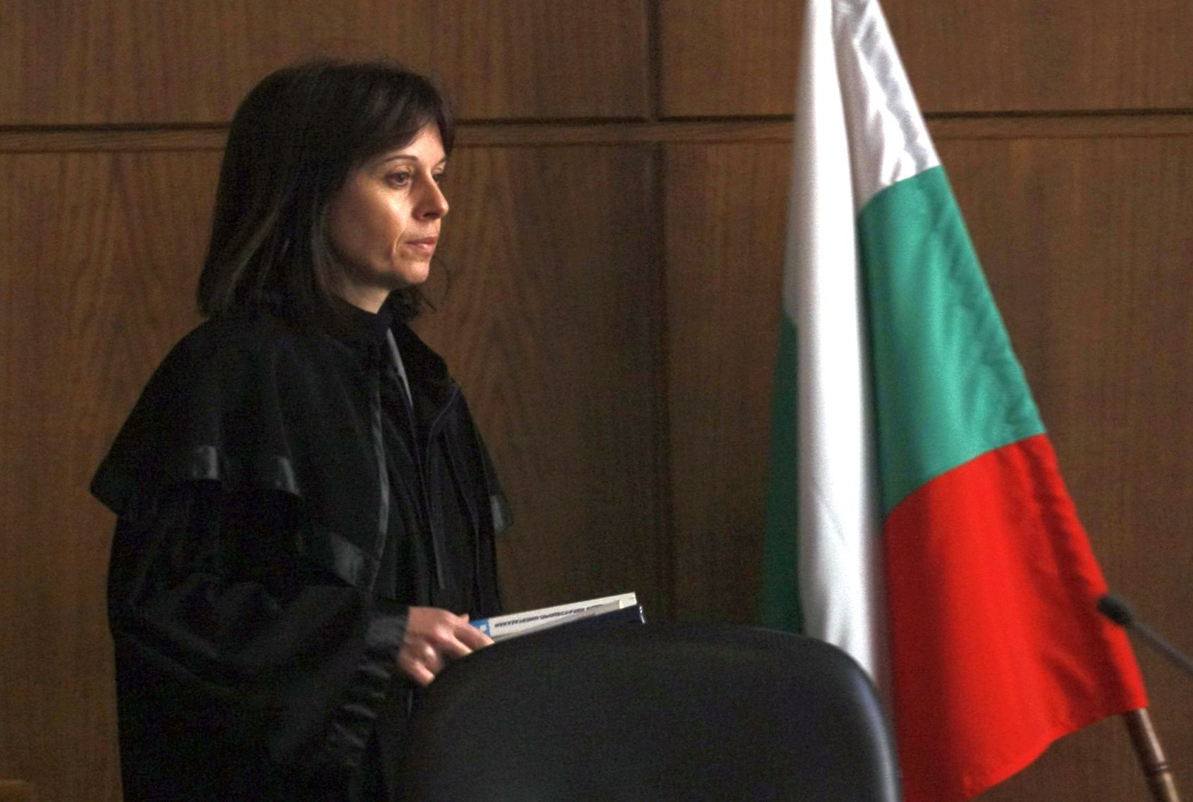 Шефката на ЦИК вече няма да е съдия по делото ”Николов-Стойков”