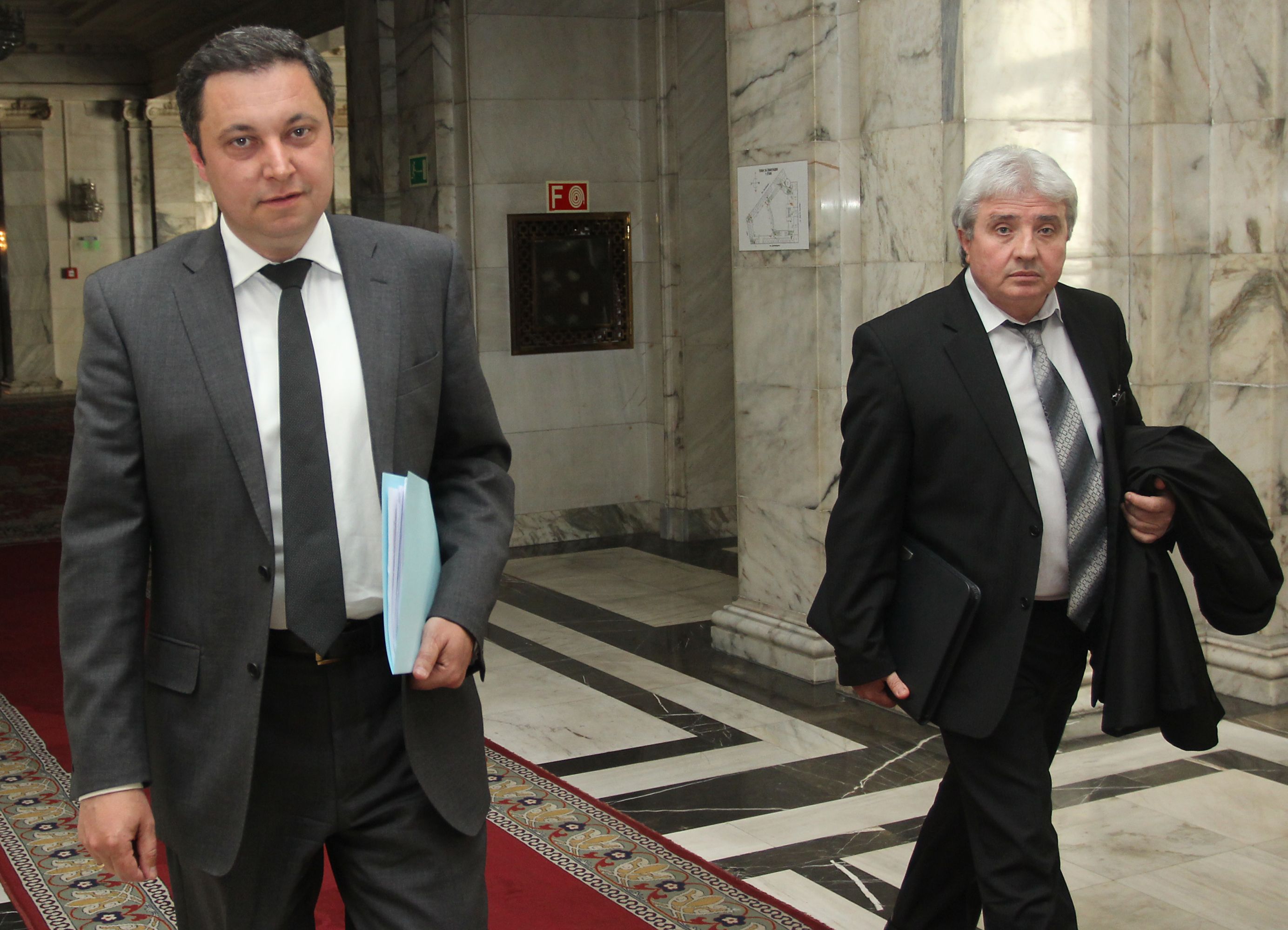 Яне Янев заведе юристи на уроци в президенството