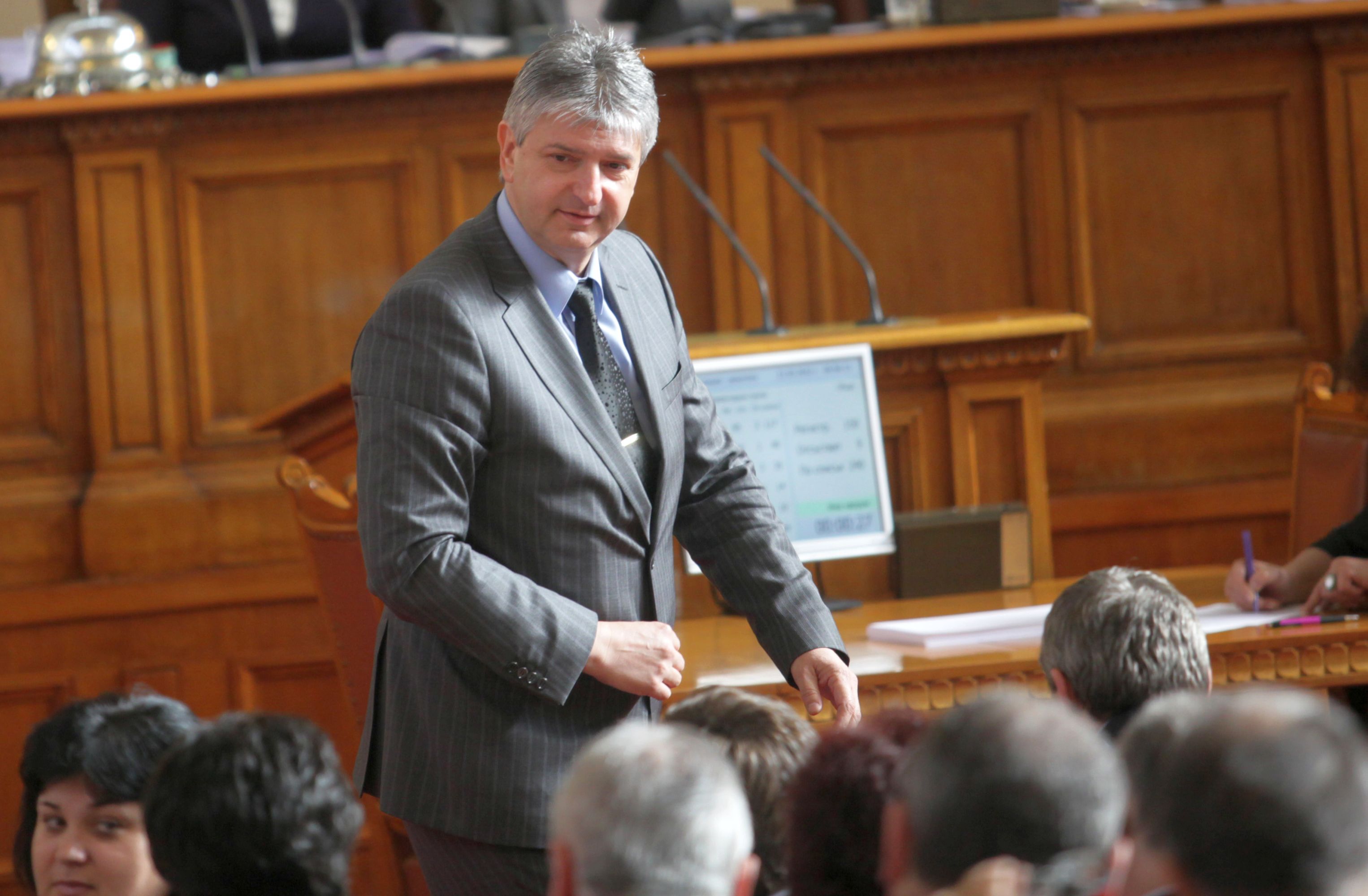 Лъчезар Иванов от ГЕРБ изчисли, че това предложение ще струва на държавния бюджет 1,2 млрд. лв.