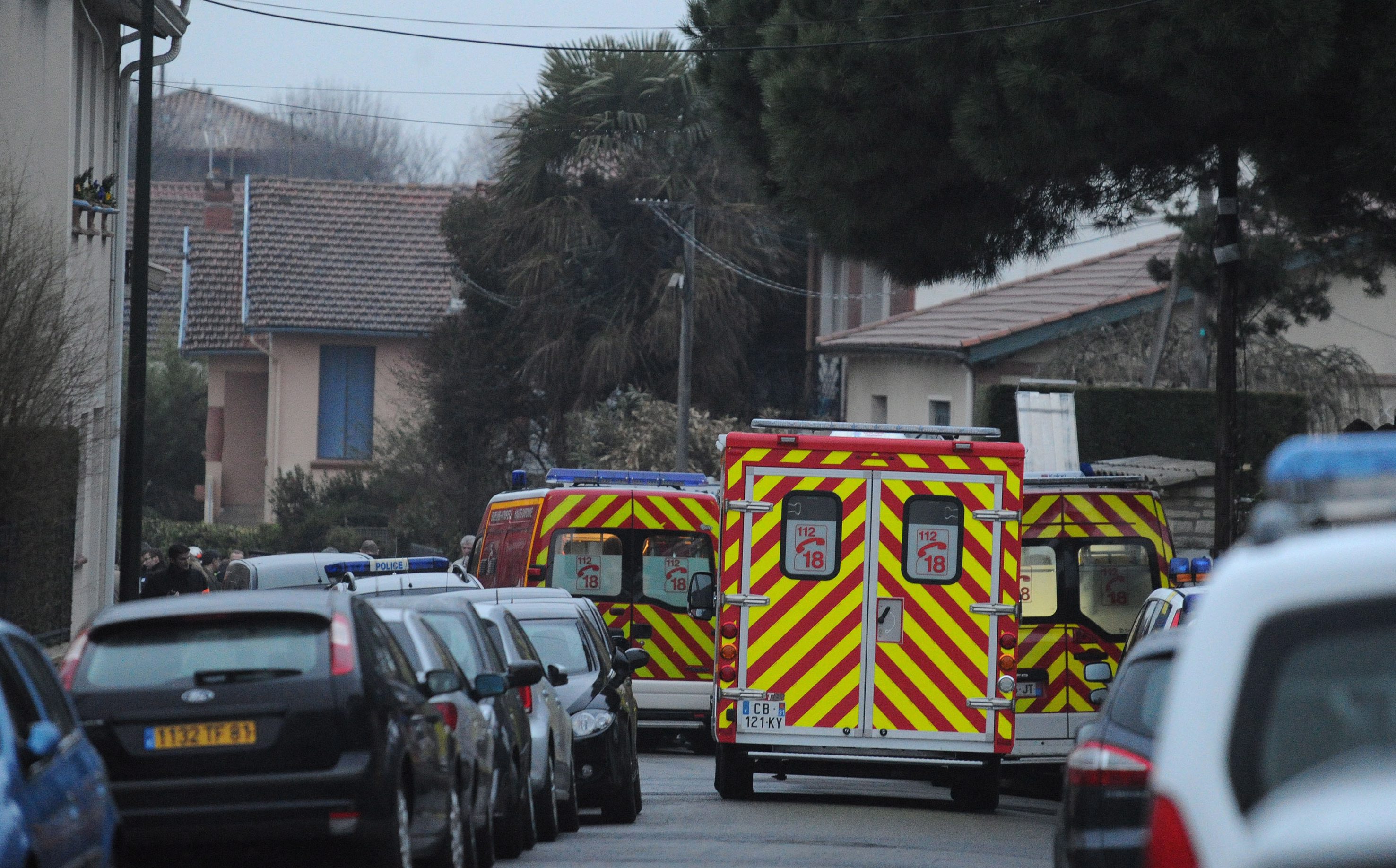 Френската полиция обгради къщата, където се намира стрелецът от Тулуза