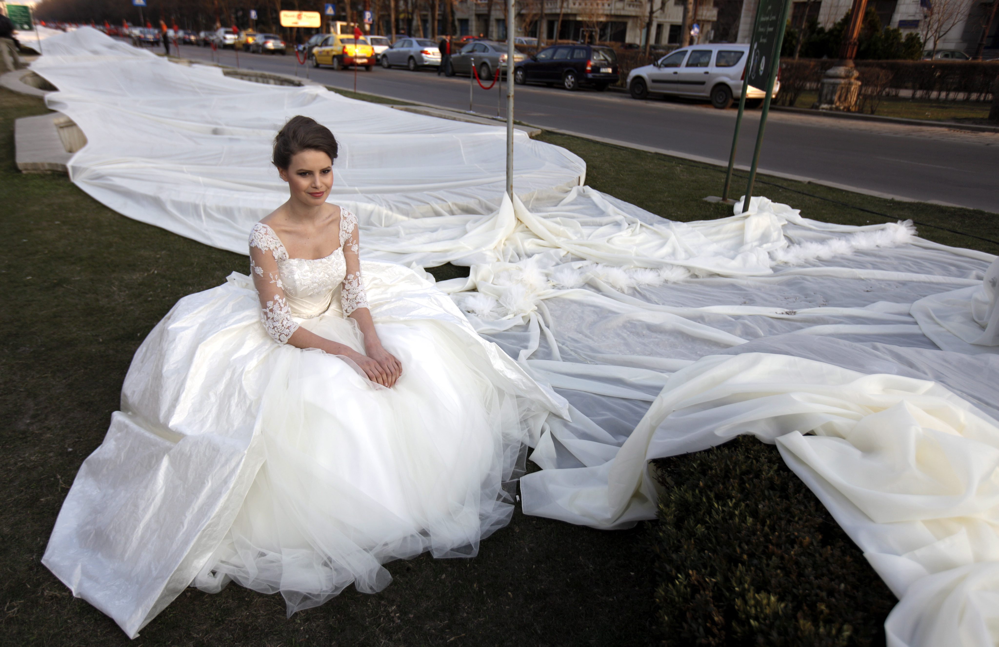 Самое длинное свадебное платье