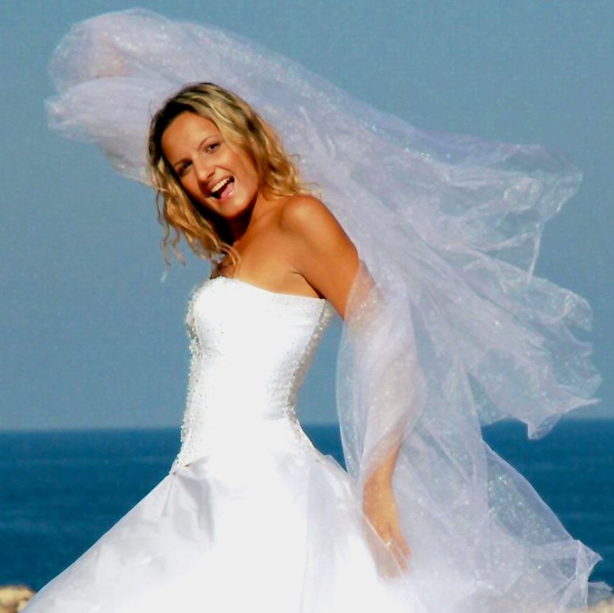 Приложението предоставя лесен начин за създаване на съвременен сватбен сайт