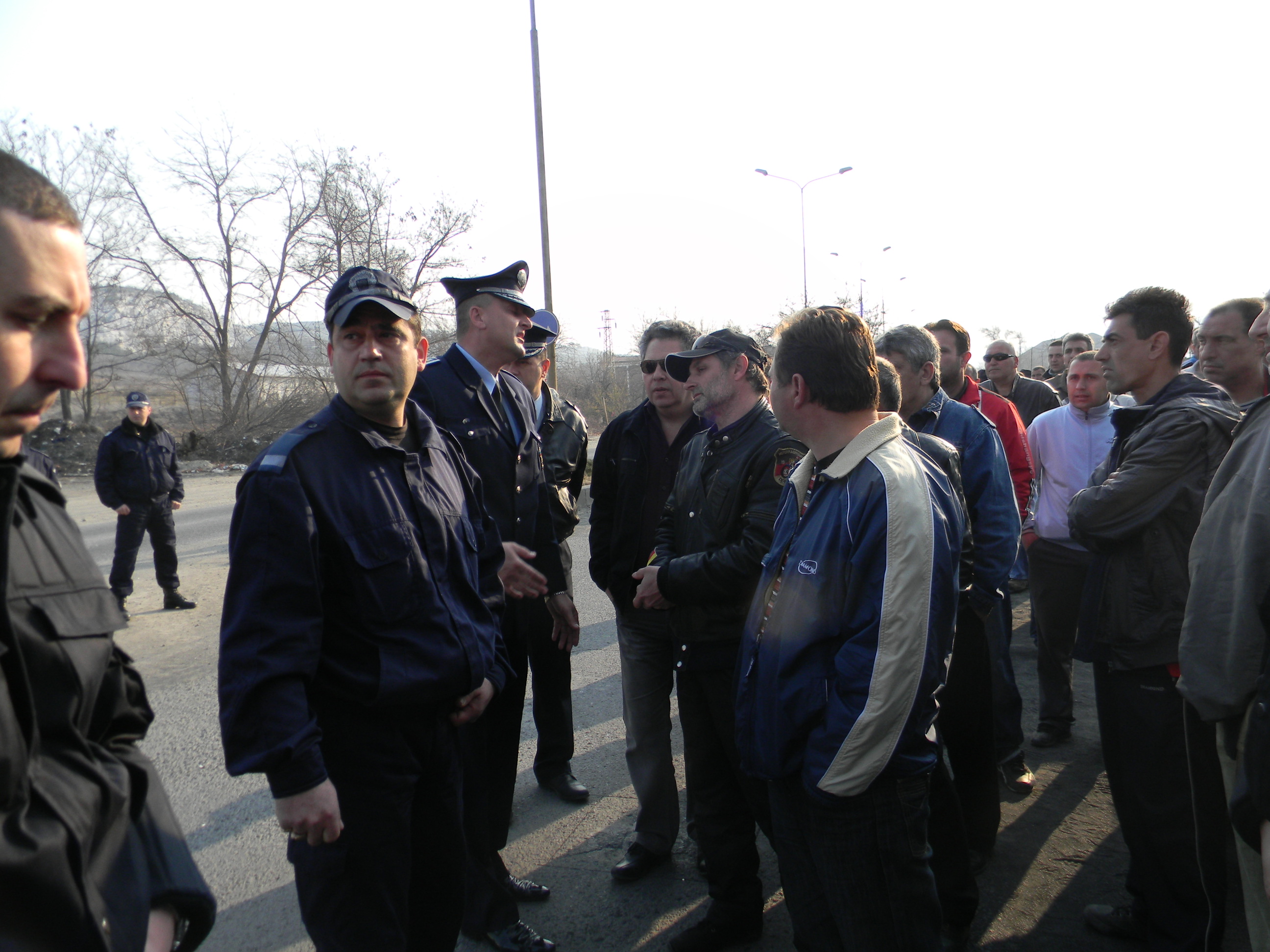 Протестиращите работници от ОЦК Кърджали блокираха път