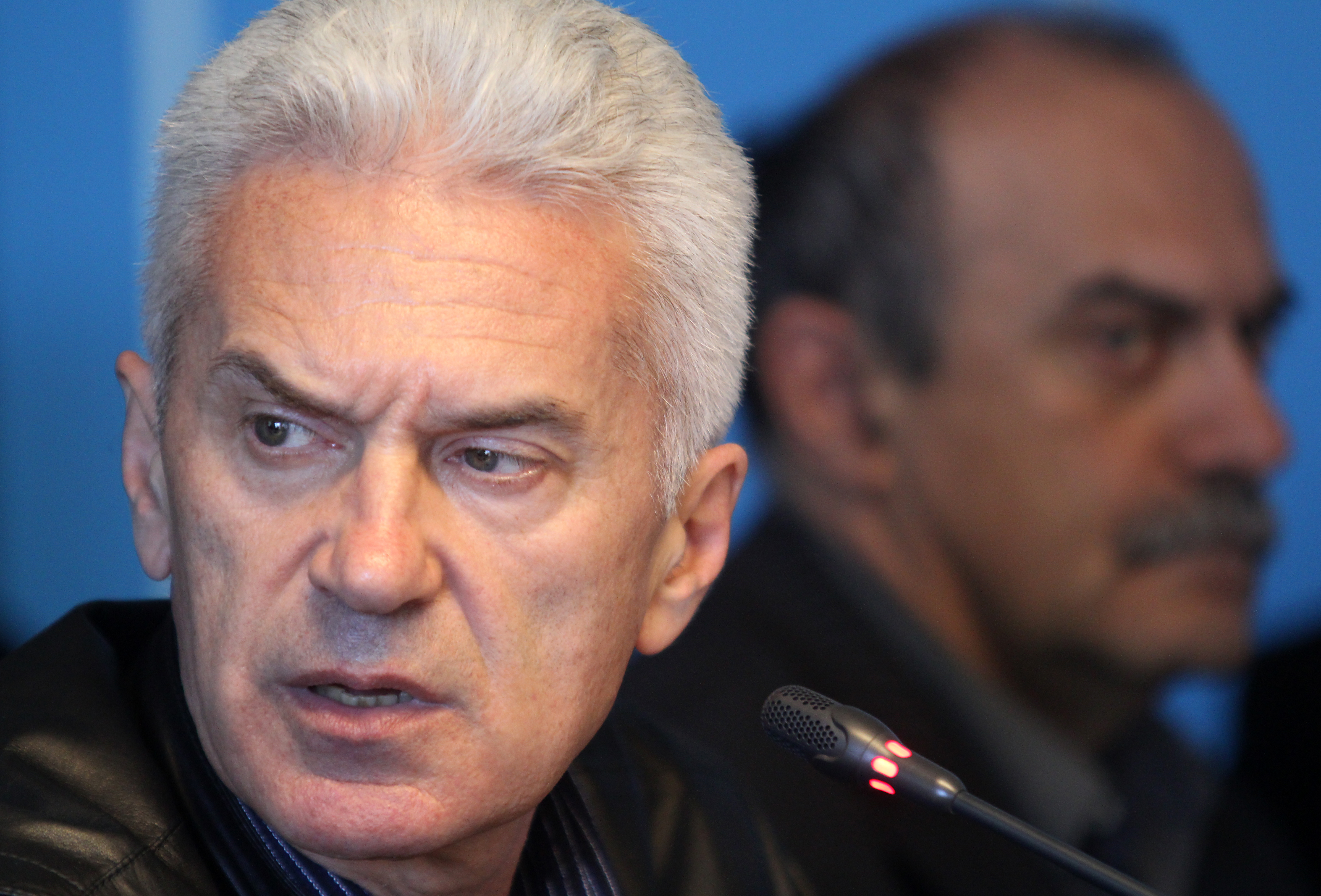 Сидеров: Да продължим протестите, за да свалим и президента
