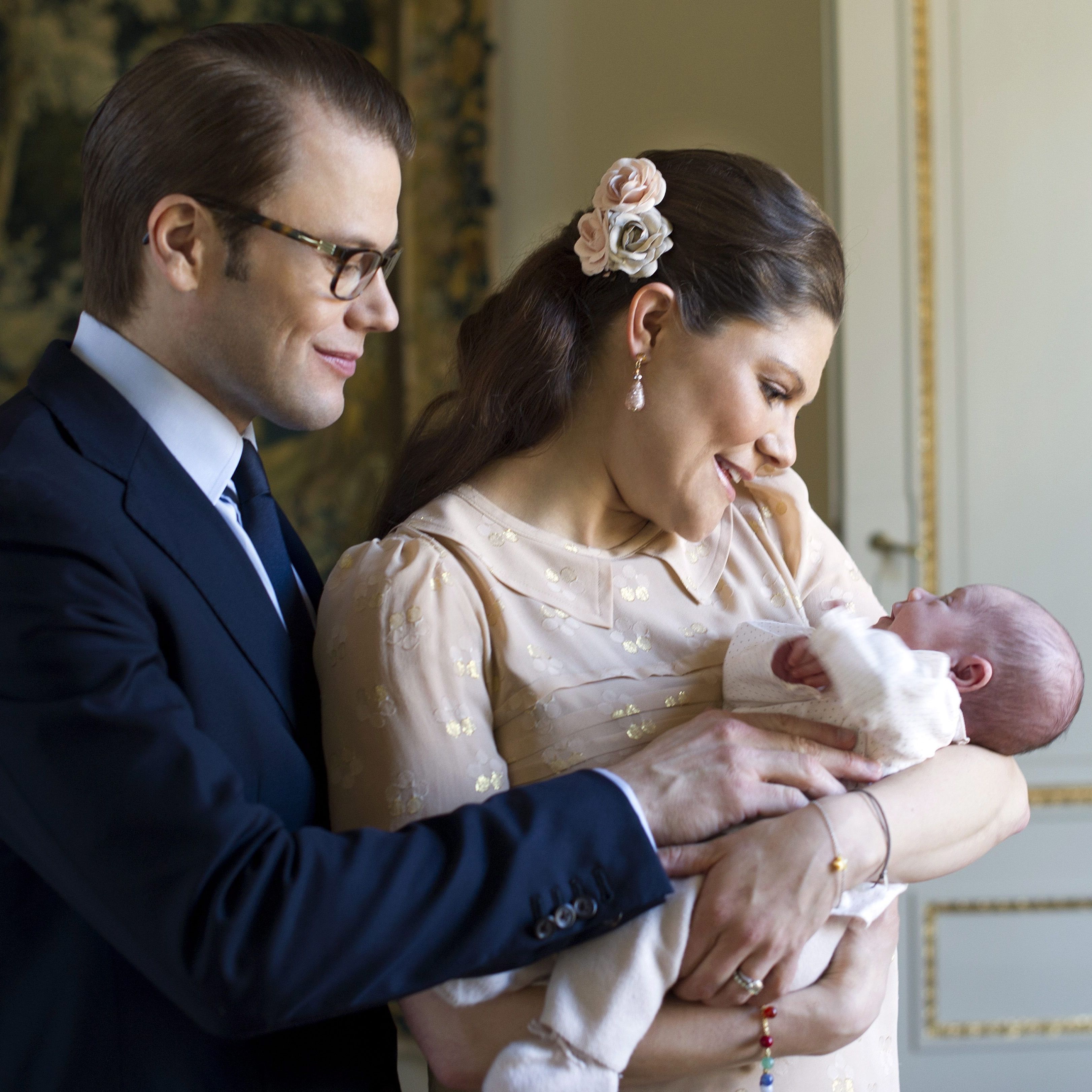 Принцеса Виктория и принц Даниел с дъщеря си Естел