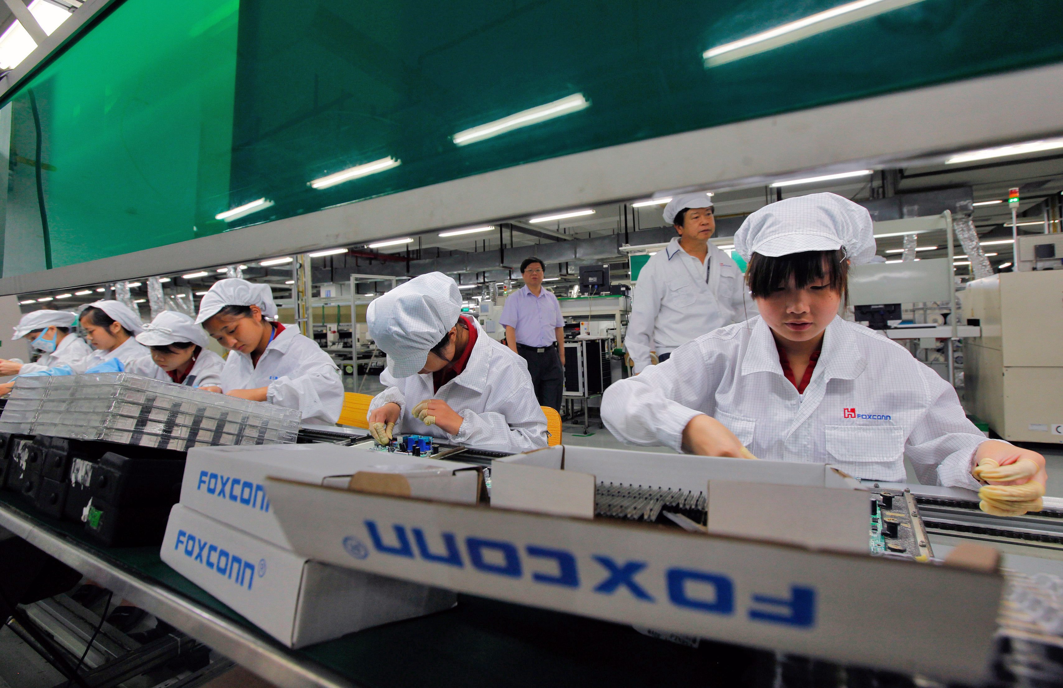 Foxconn са подобрили условията на труд в китайските си заводи