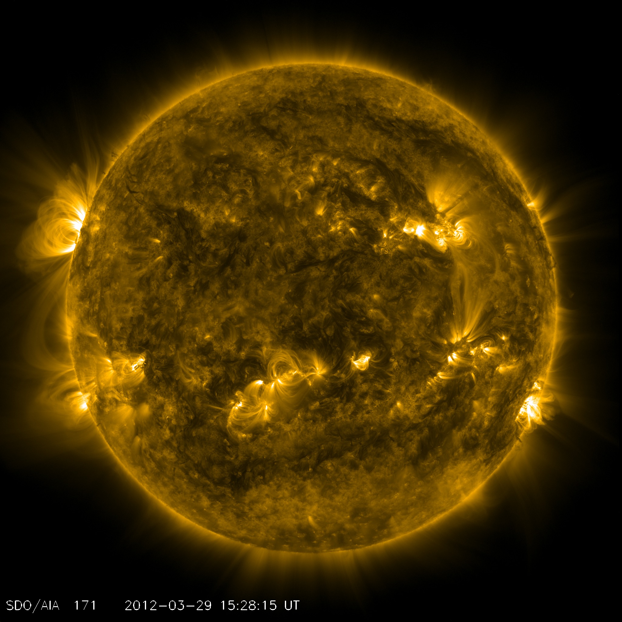 Понастоящем на слънчевия диск се наблюдават 102 петна в няколко активни региона