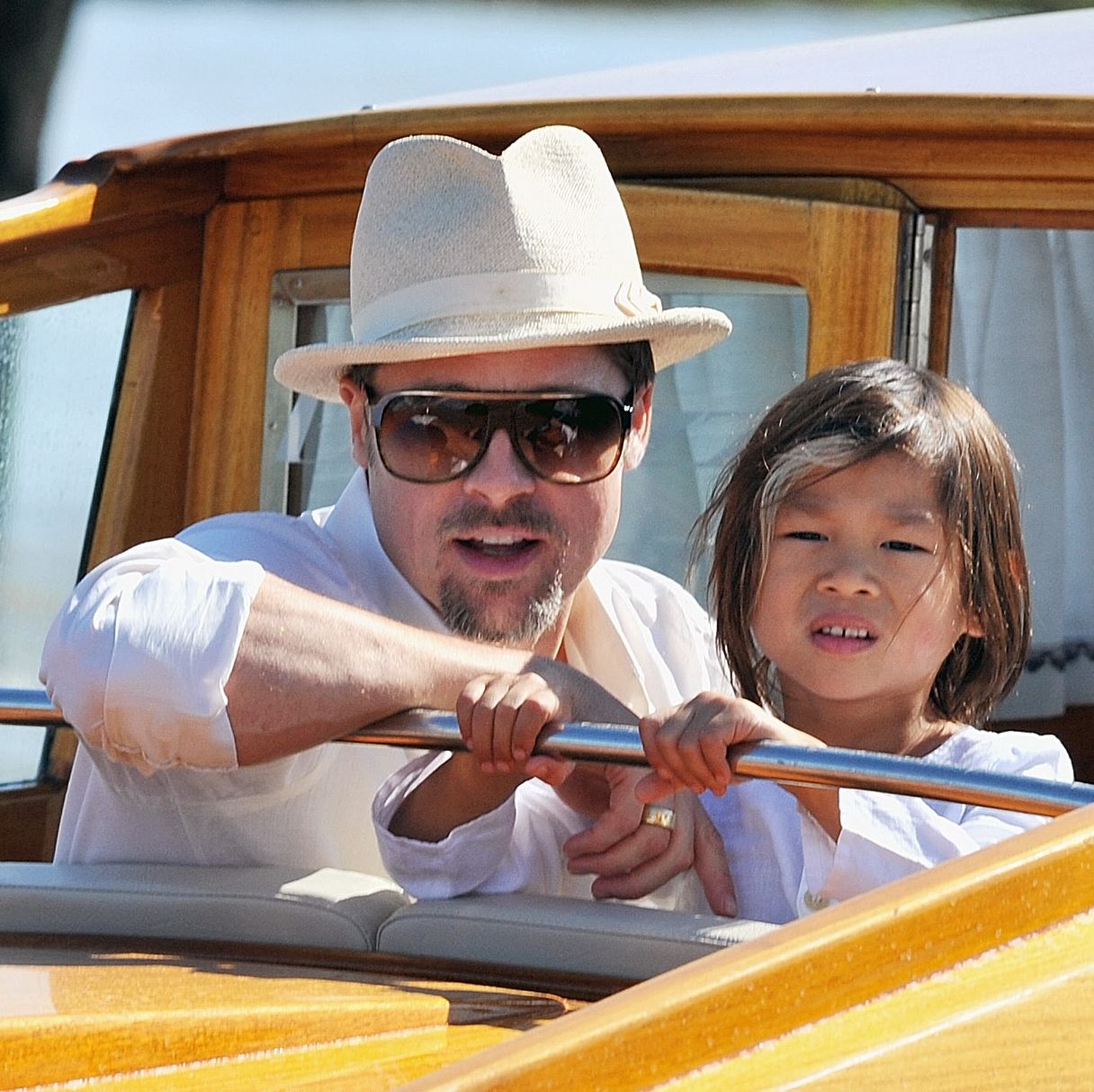 Брад Пит със сина си Пакс Джоли-Пит