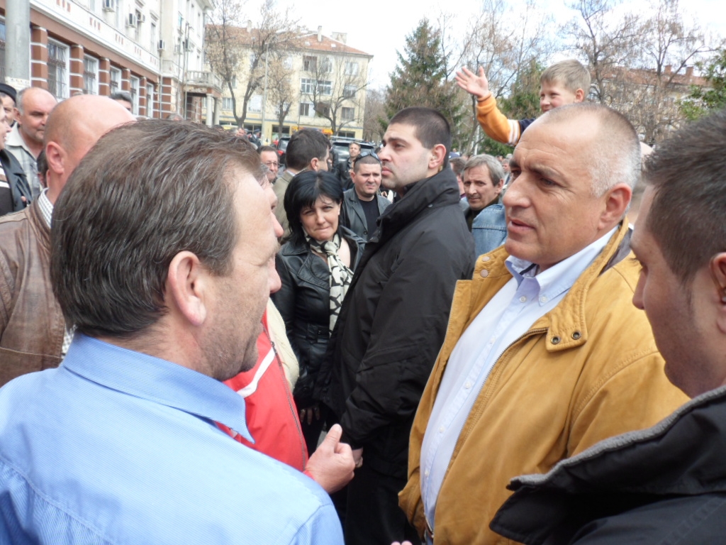 Борисов обеща на металурзите в Кърджали до седмица заплати