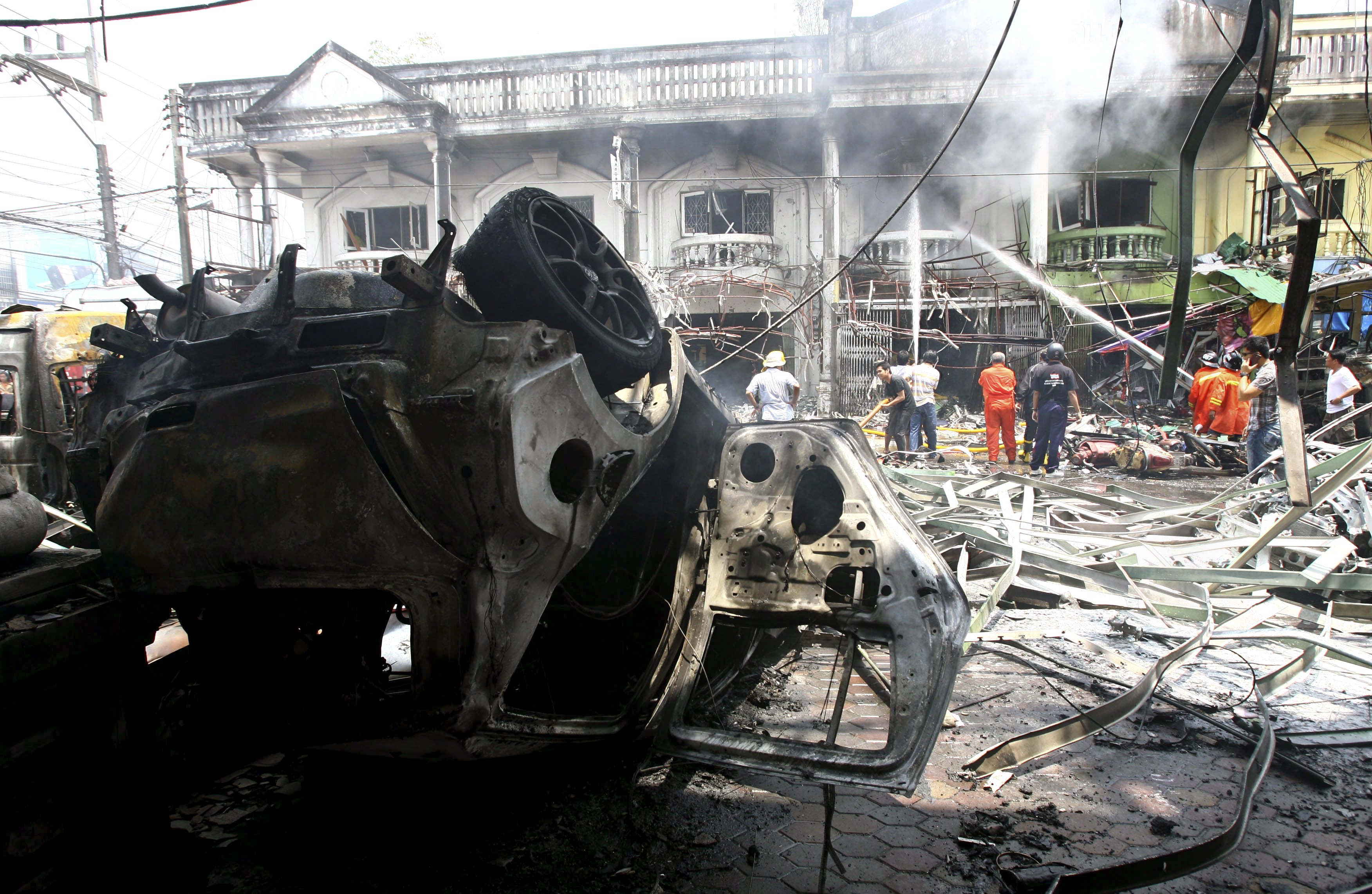 10 загинали и над 100 ранени при бамбени взривове в Тайланд