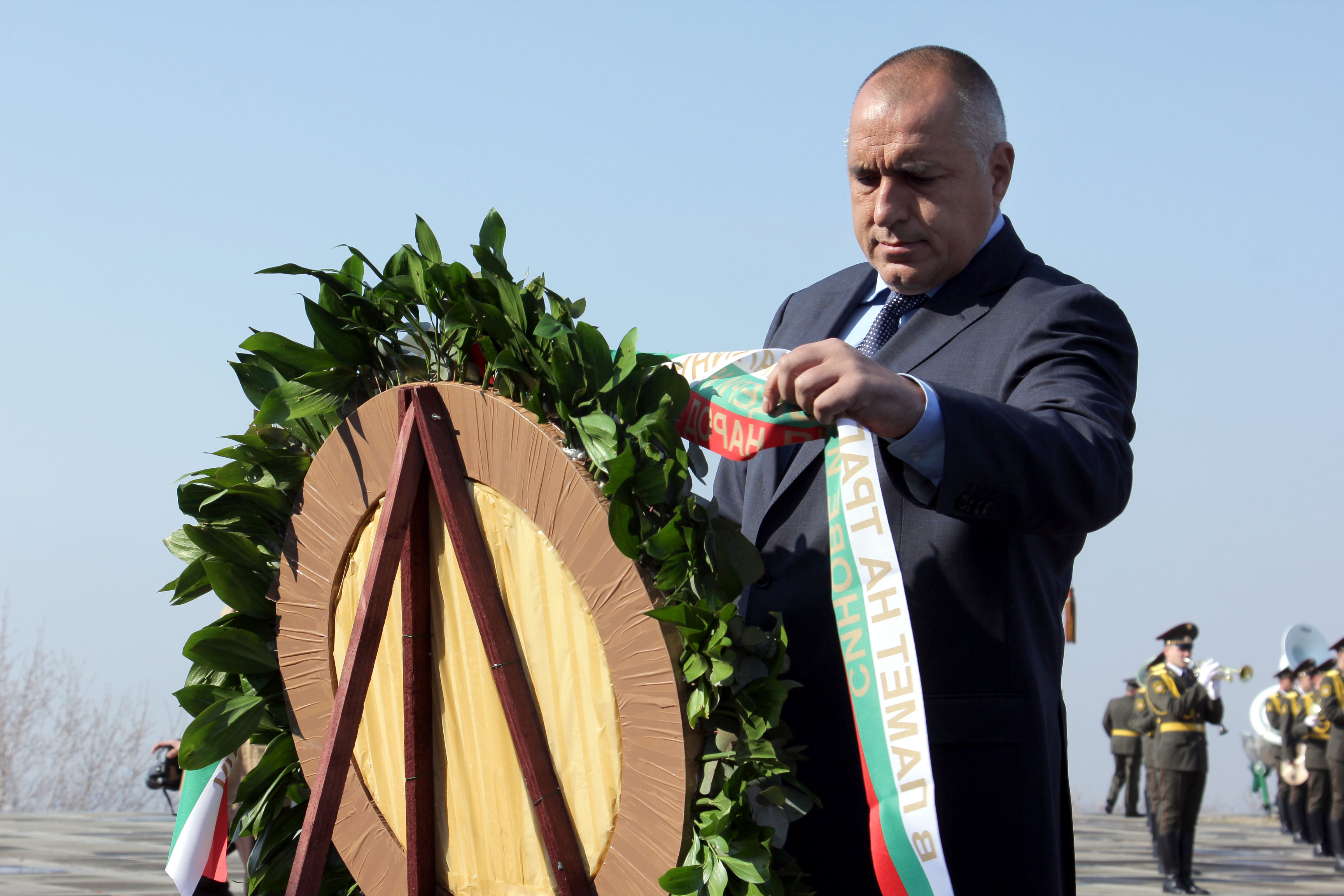Бойко Борисов положи венец на мемориала Цицернкаберд в Ереван