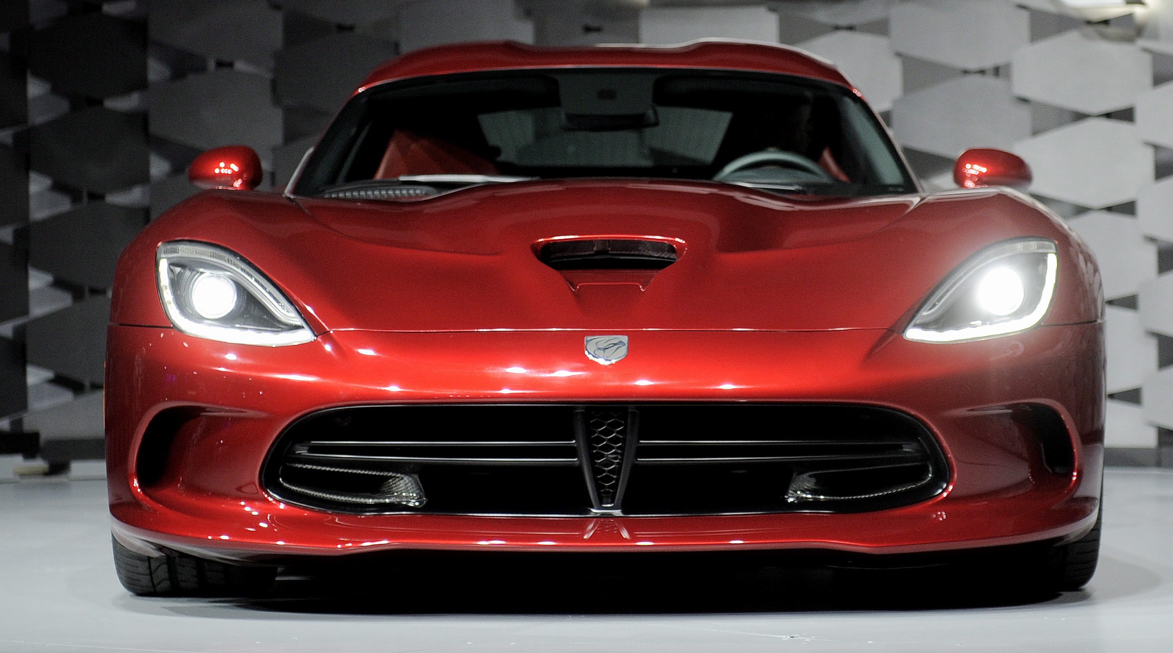Шеф на Ferrari останал без думи пред новия Viper SRT