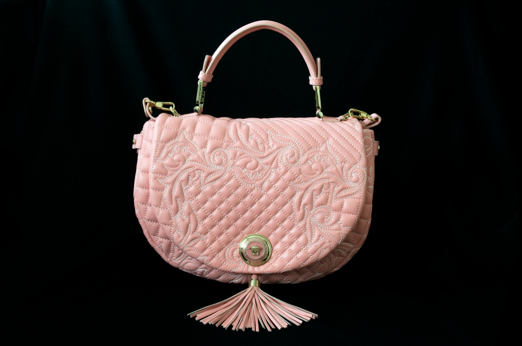 Versace представи нова линия дамски чанти