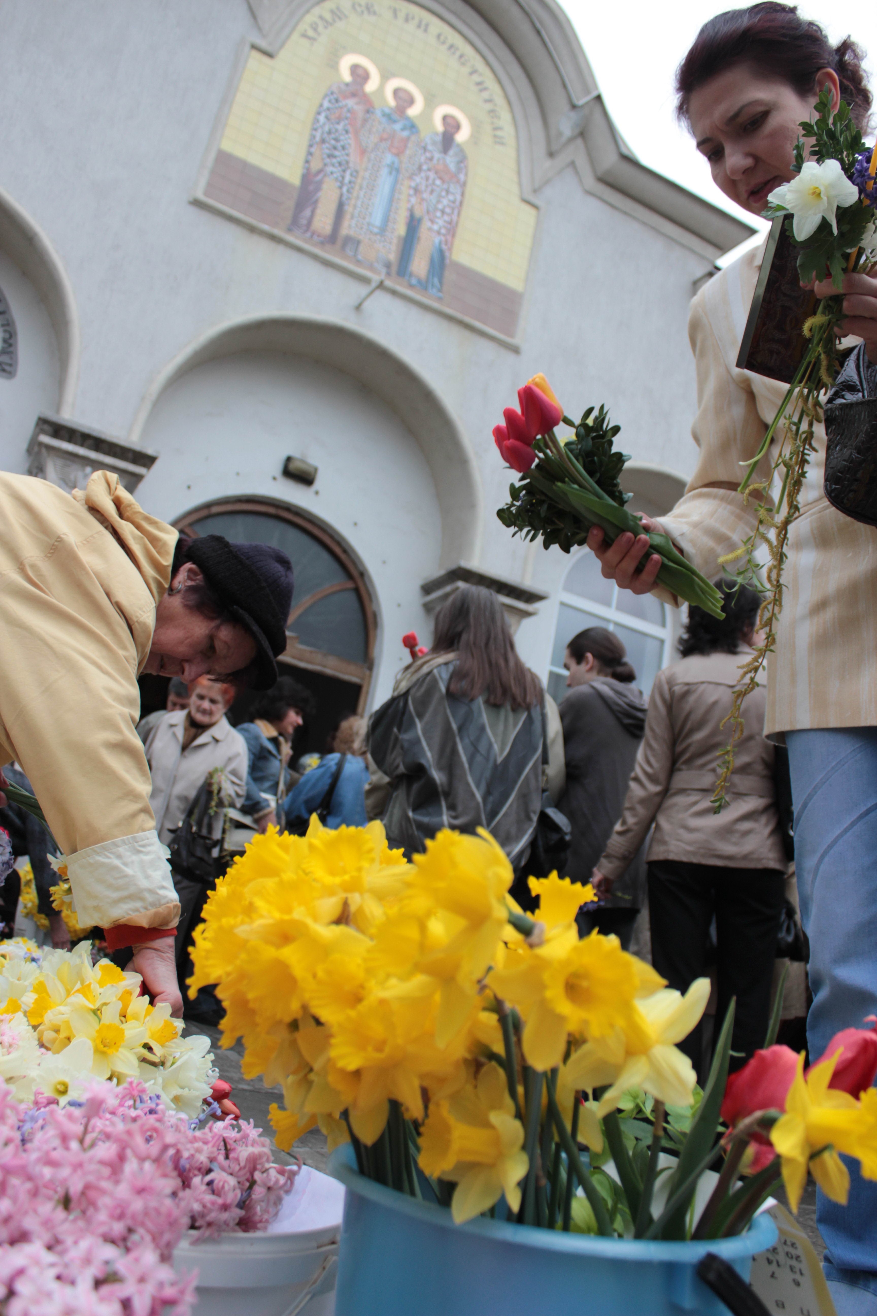 Католици честват Великден, православни- Цветница