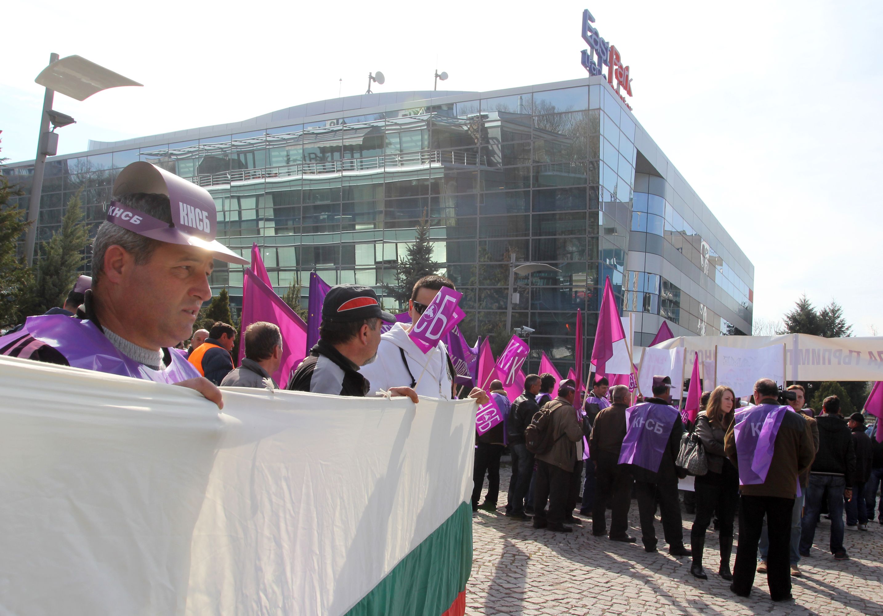 Металурзите от ОЦК протестираха и в София