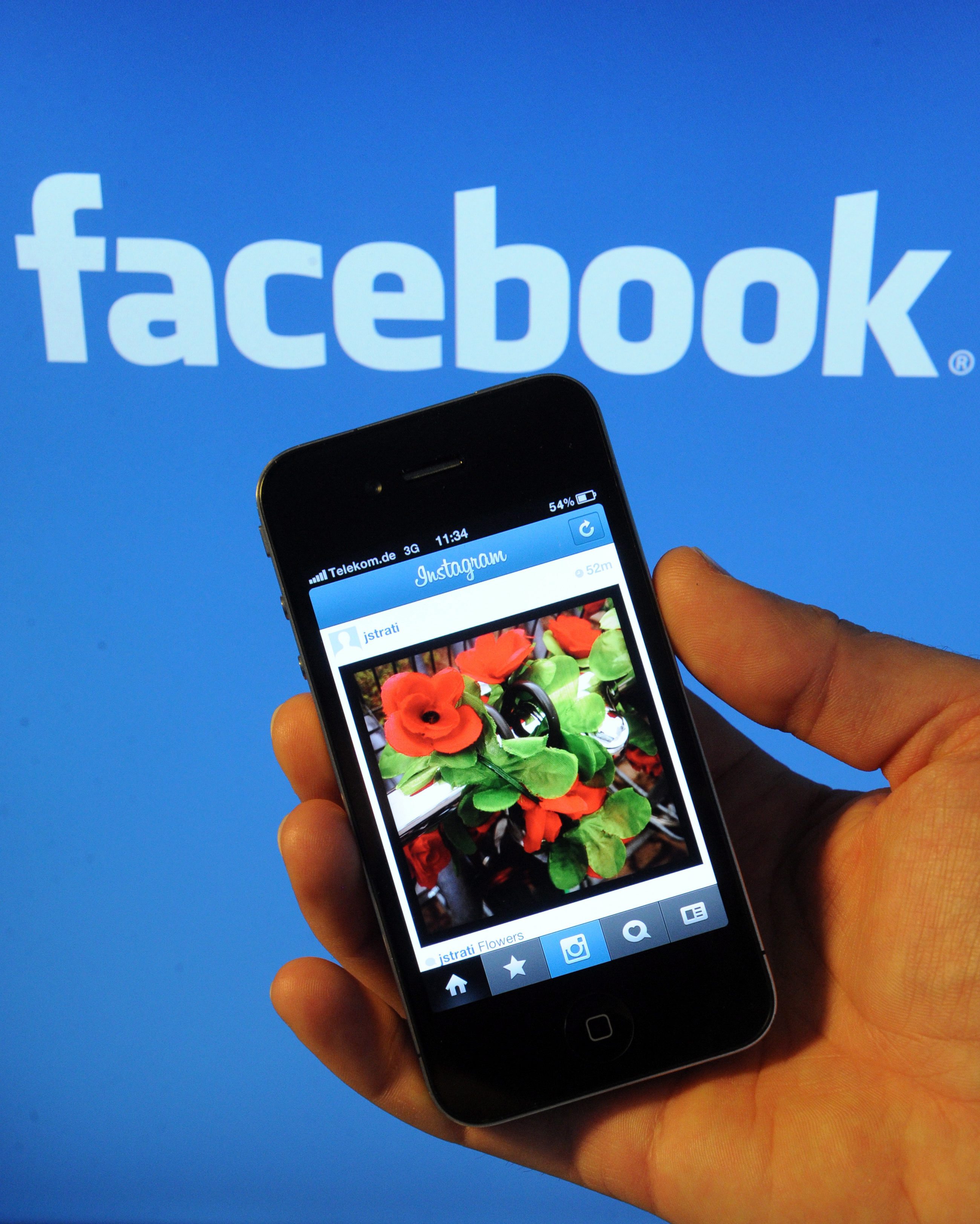 Facebook купи мобилното приложение Instagram за $1 млрд.