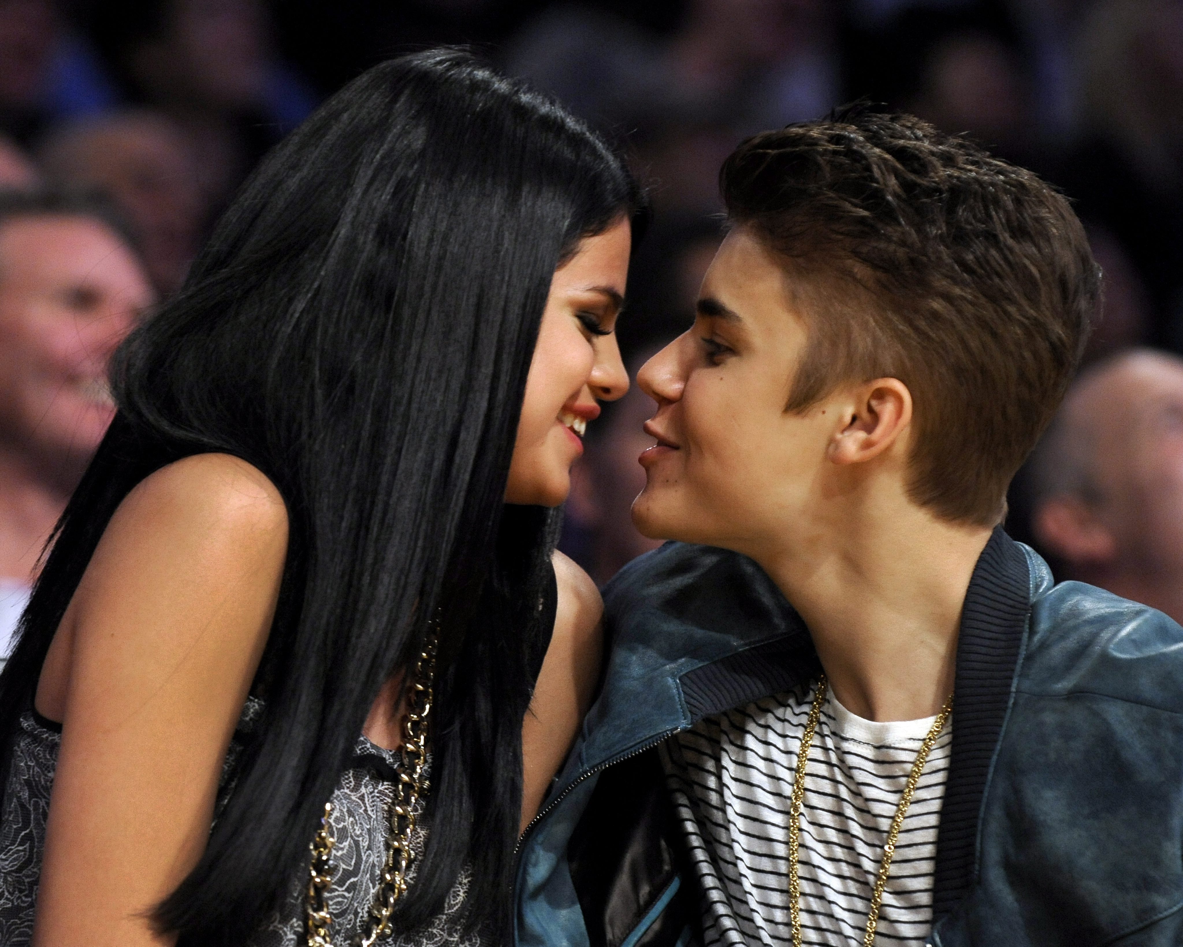 Selena y. Selena Gomez and Justin Bieber.