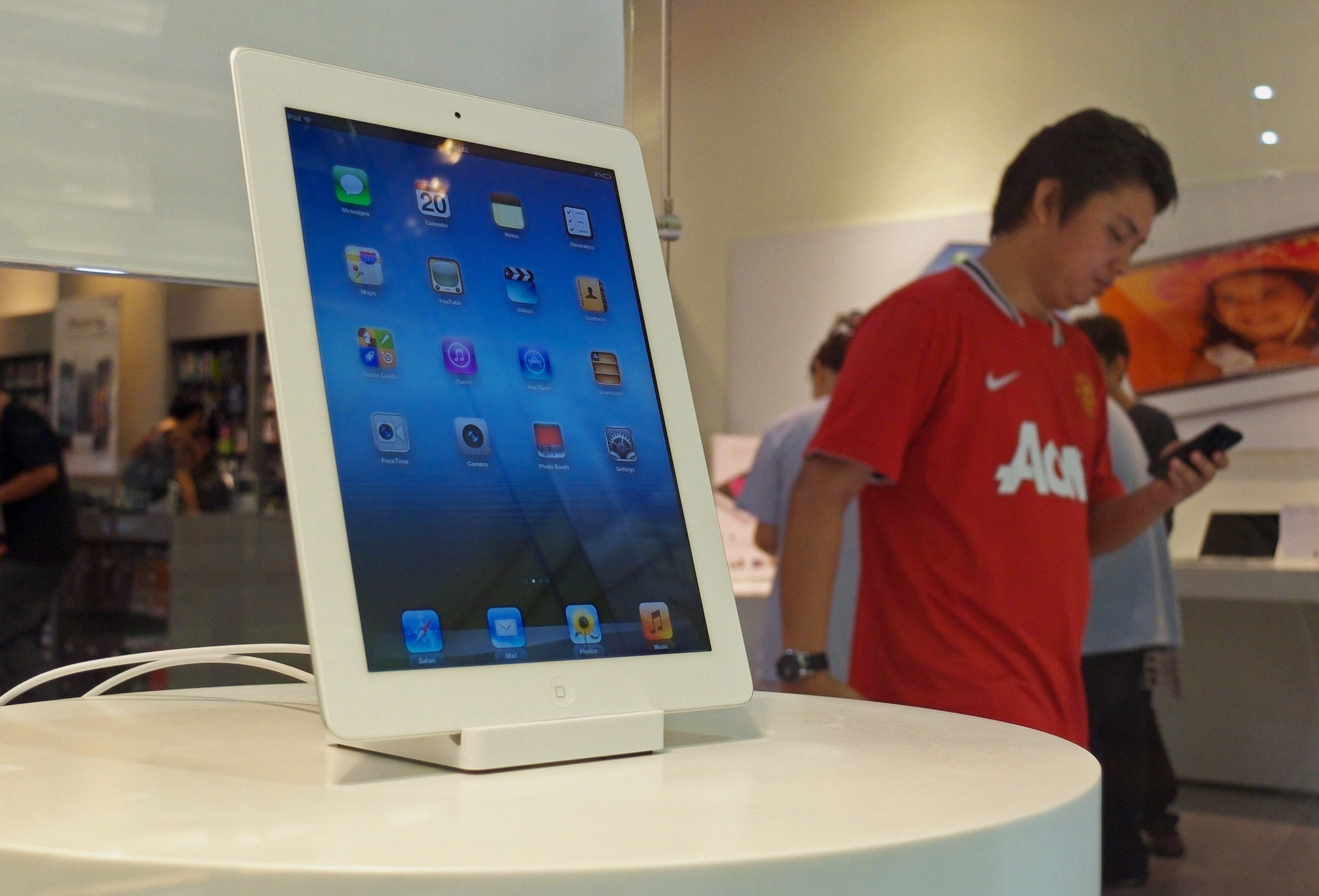 Apple подготвя по-голям iPad и по-евтин iMac
