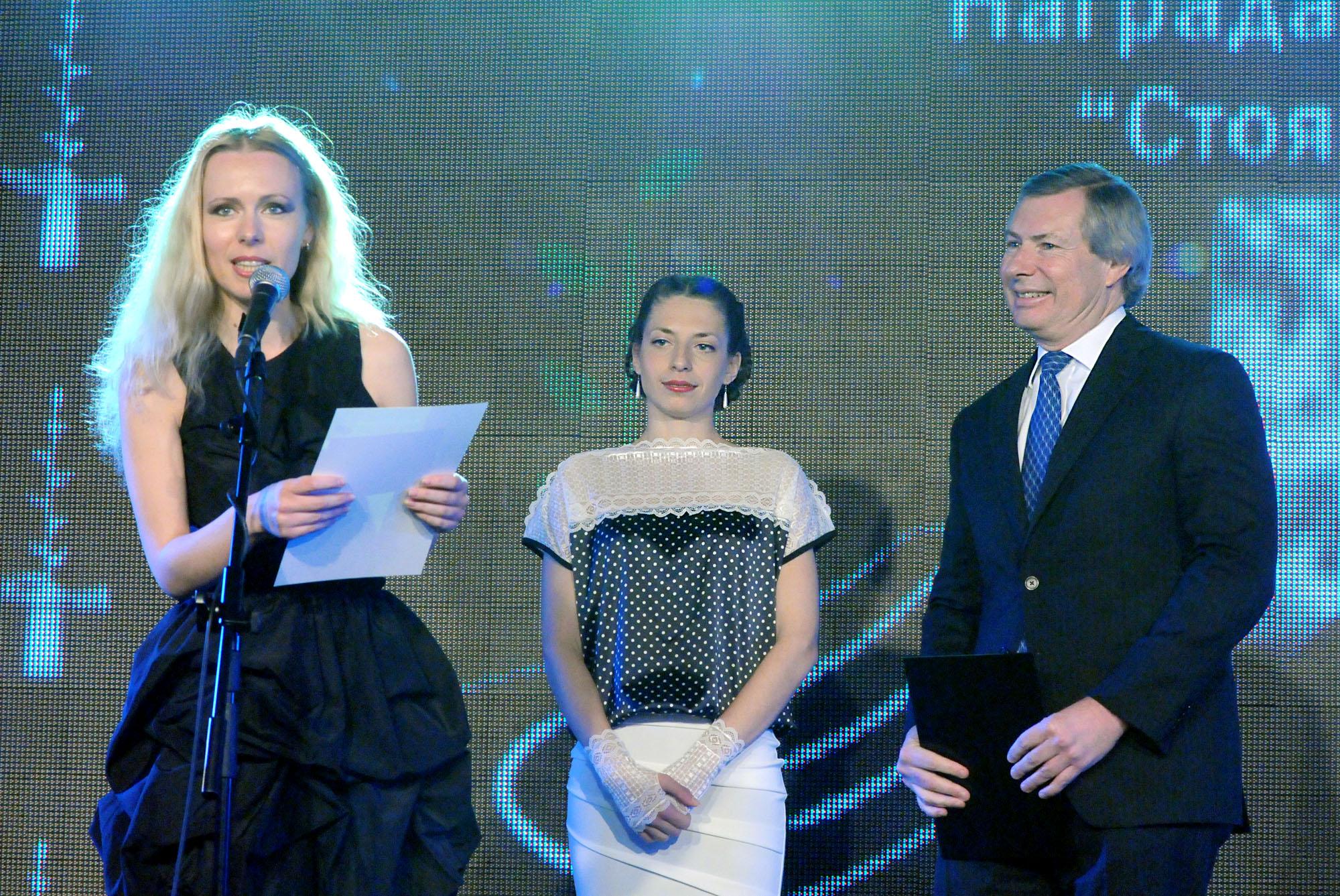 Людмила Филипова и Джеймс Уорлик обявяват номинацията на Огняна Серафимова