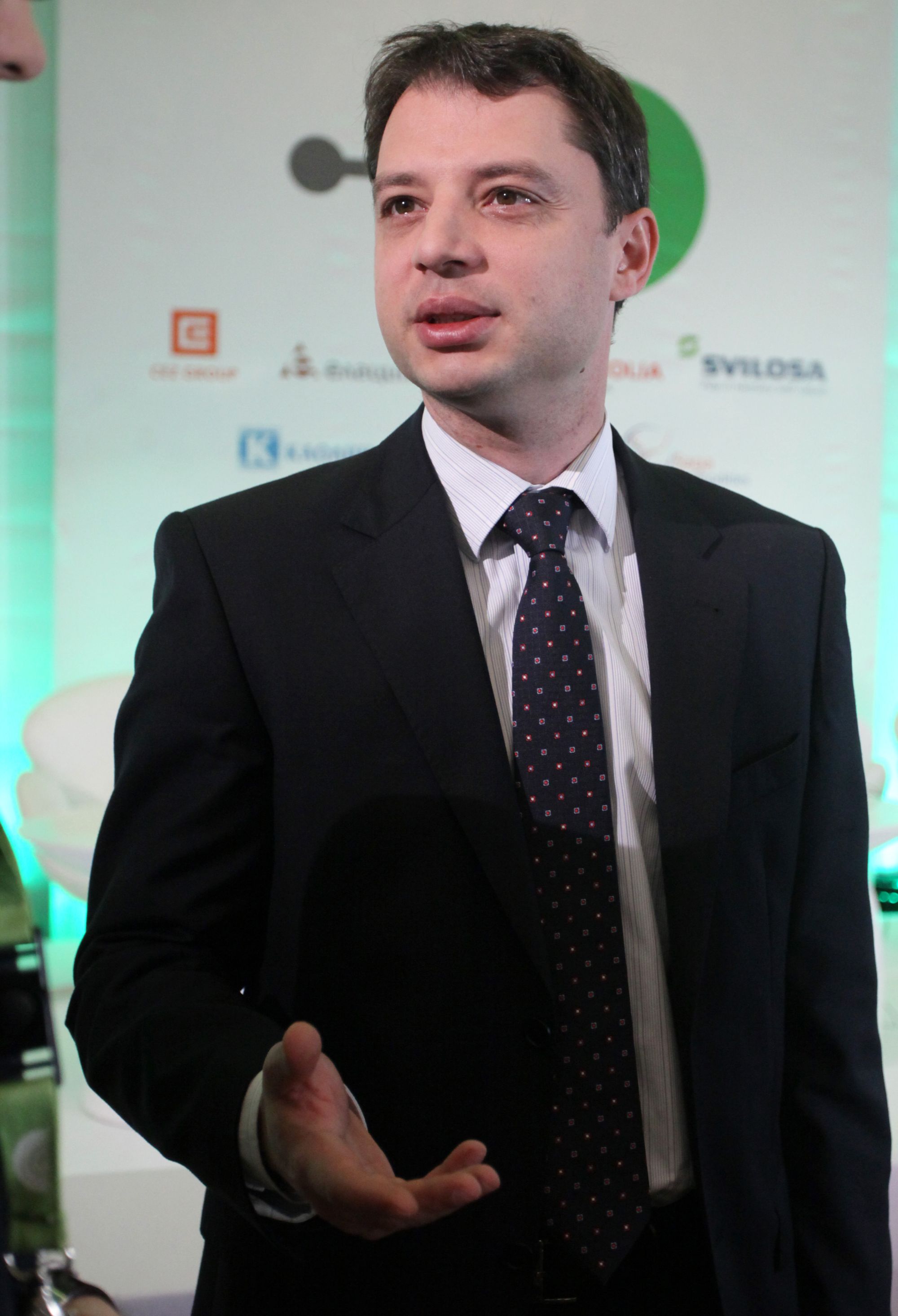 Делян Добрев предложи на експерт енергетик да поеме поста на заместник-министър