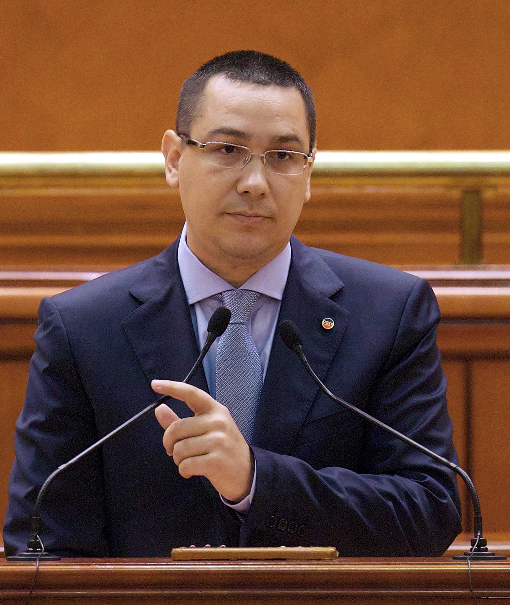 И румънският премиер обвинен в плагиатство
