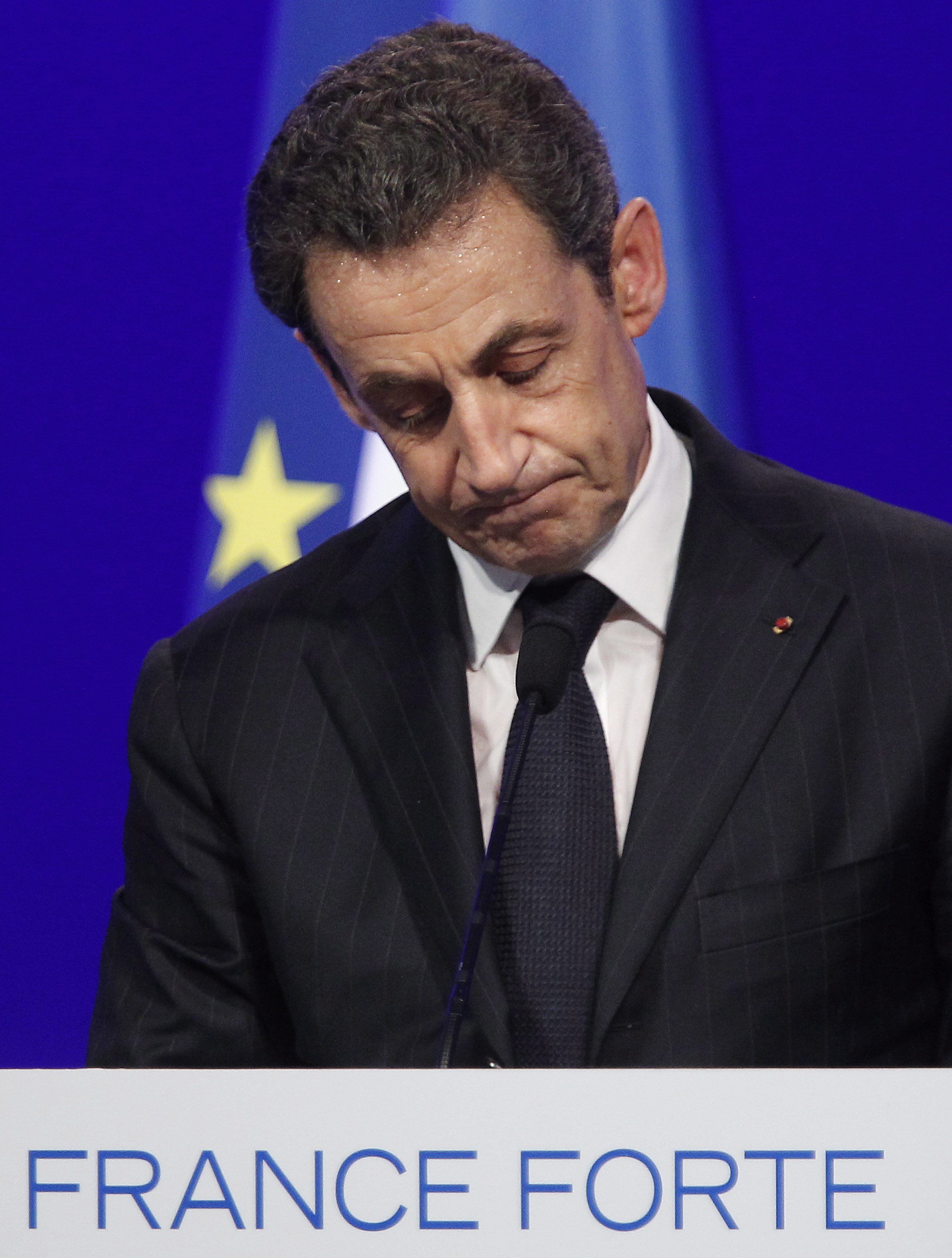 Френският президент Никола Саркози предизвика всеобщо изумление, когато през 2007 г. покани в Париж Кадафи
