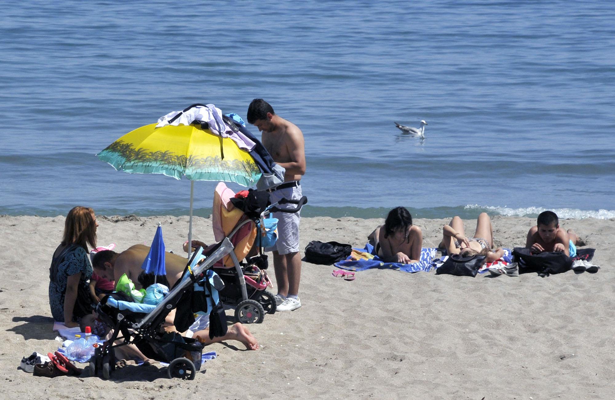 КЗП предупреди за опасни детски бански и плажни кърпи