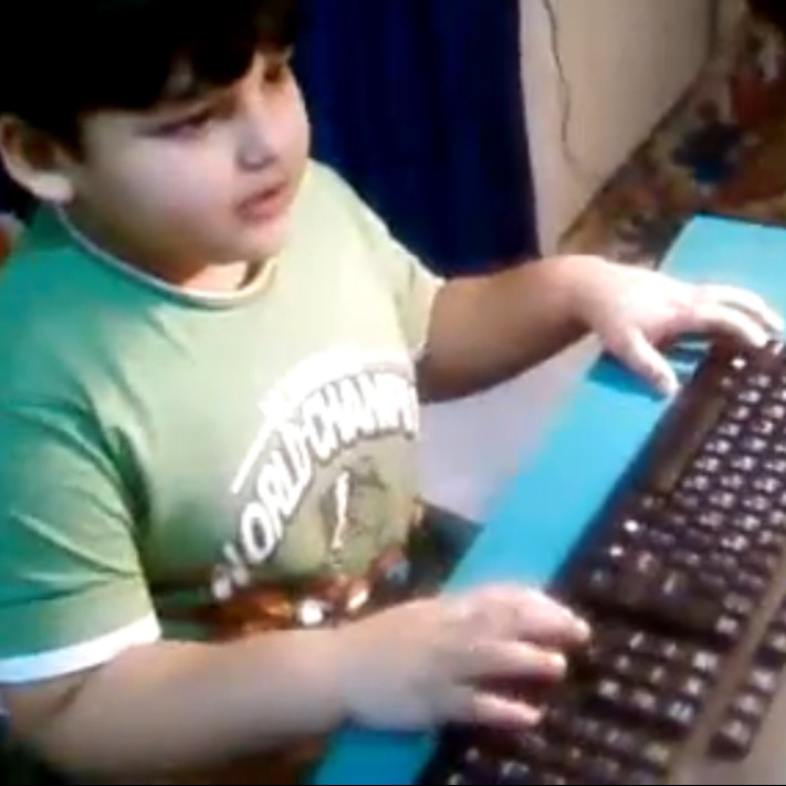 6-годишнo момче програмира на C++