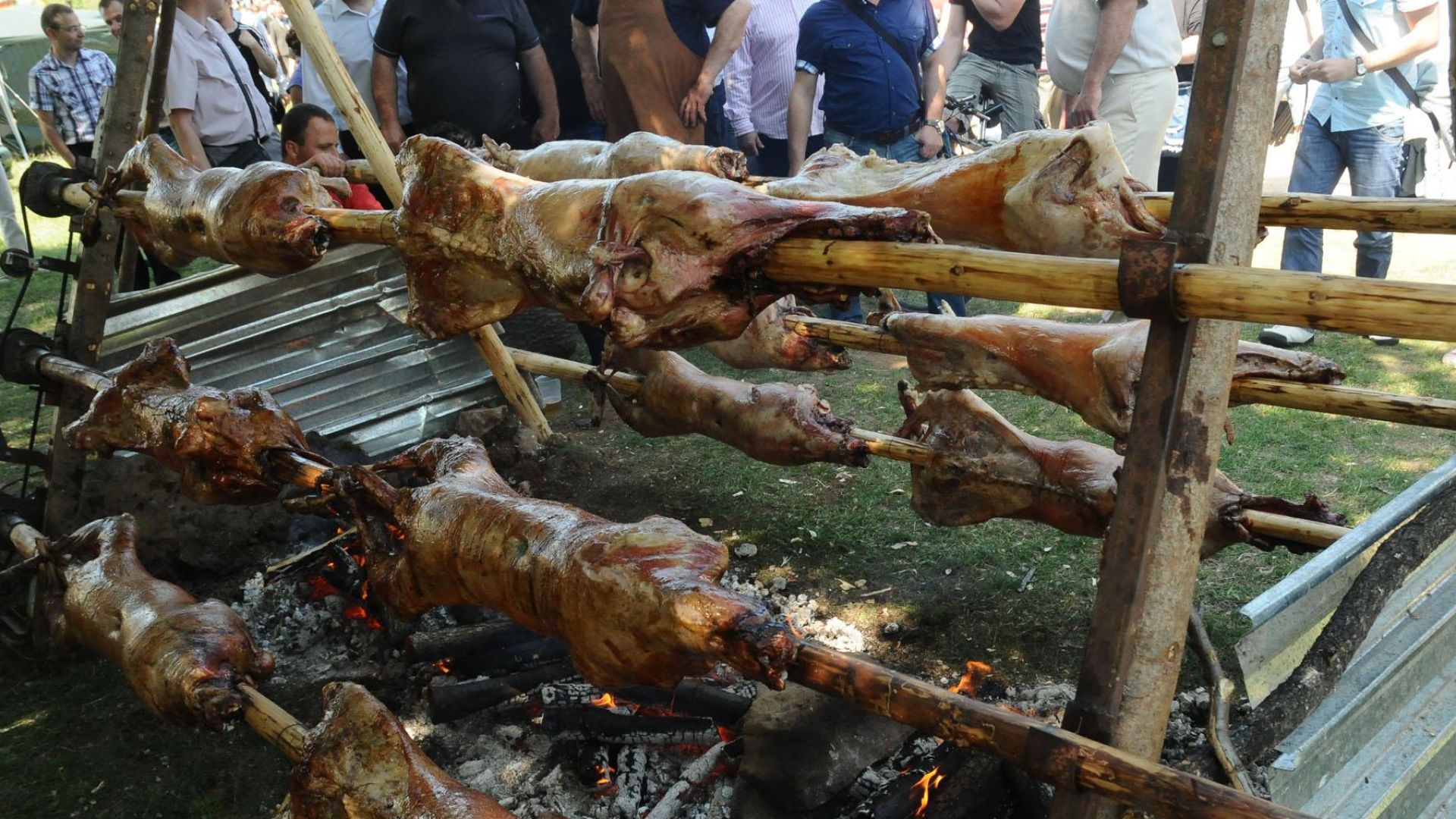 Комитски събор събра днес множество хора в русенското село Червена