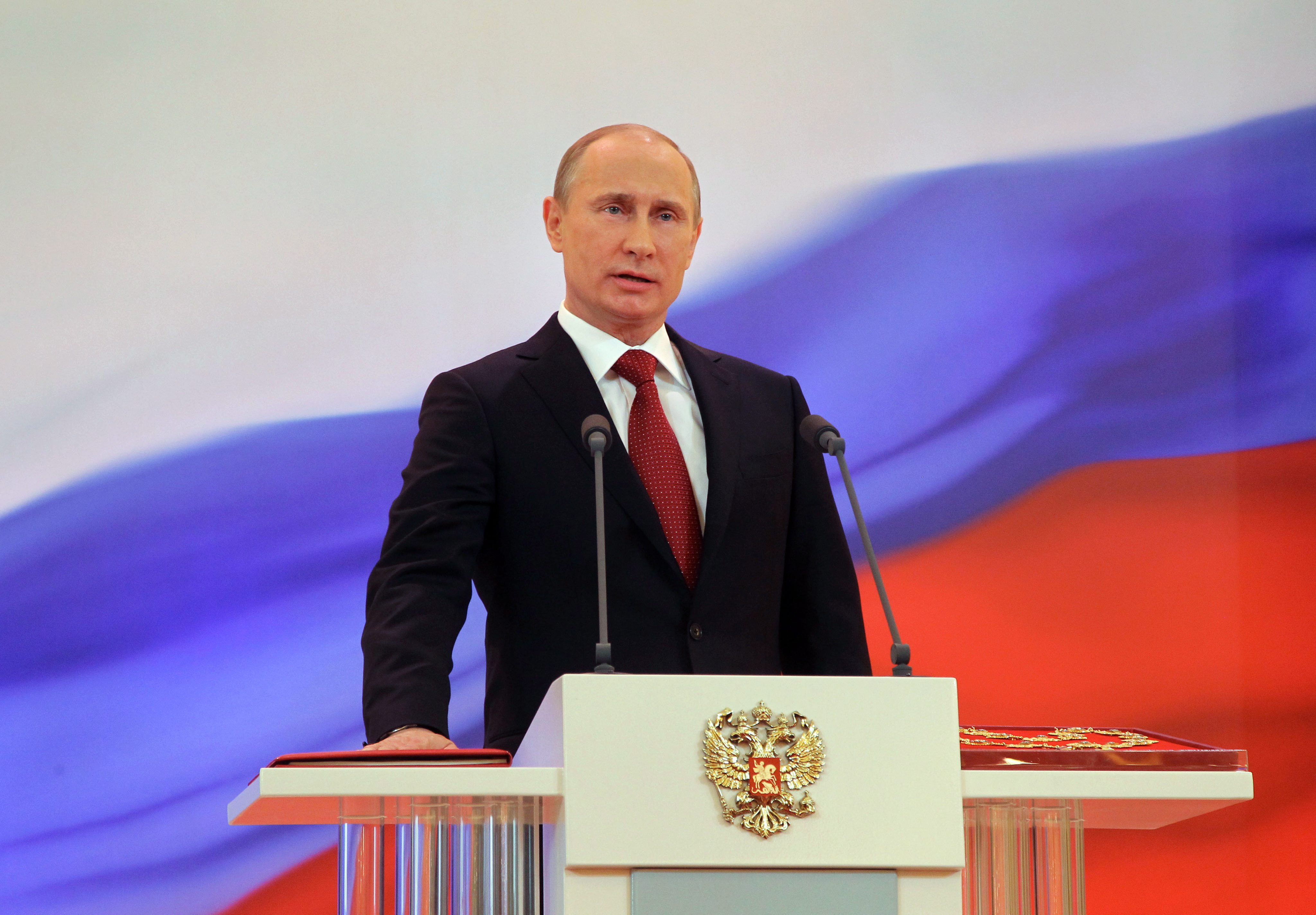 Путин се закле като президент за трети път, Медведев пак става премиер