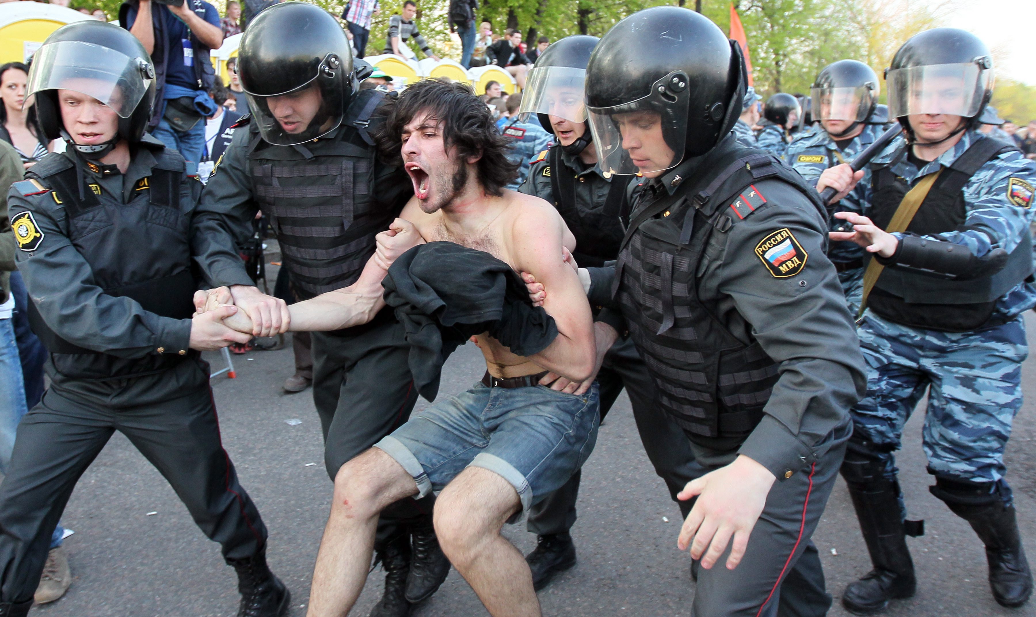 Десетки бяха задържани по време на протестите на опозицията