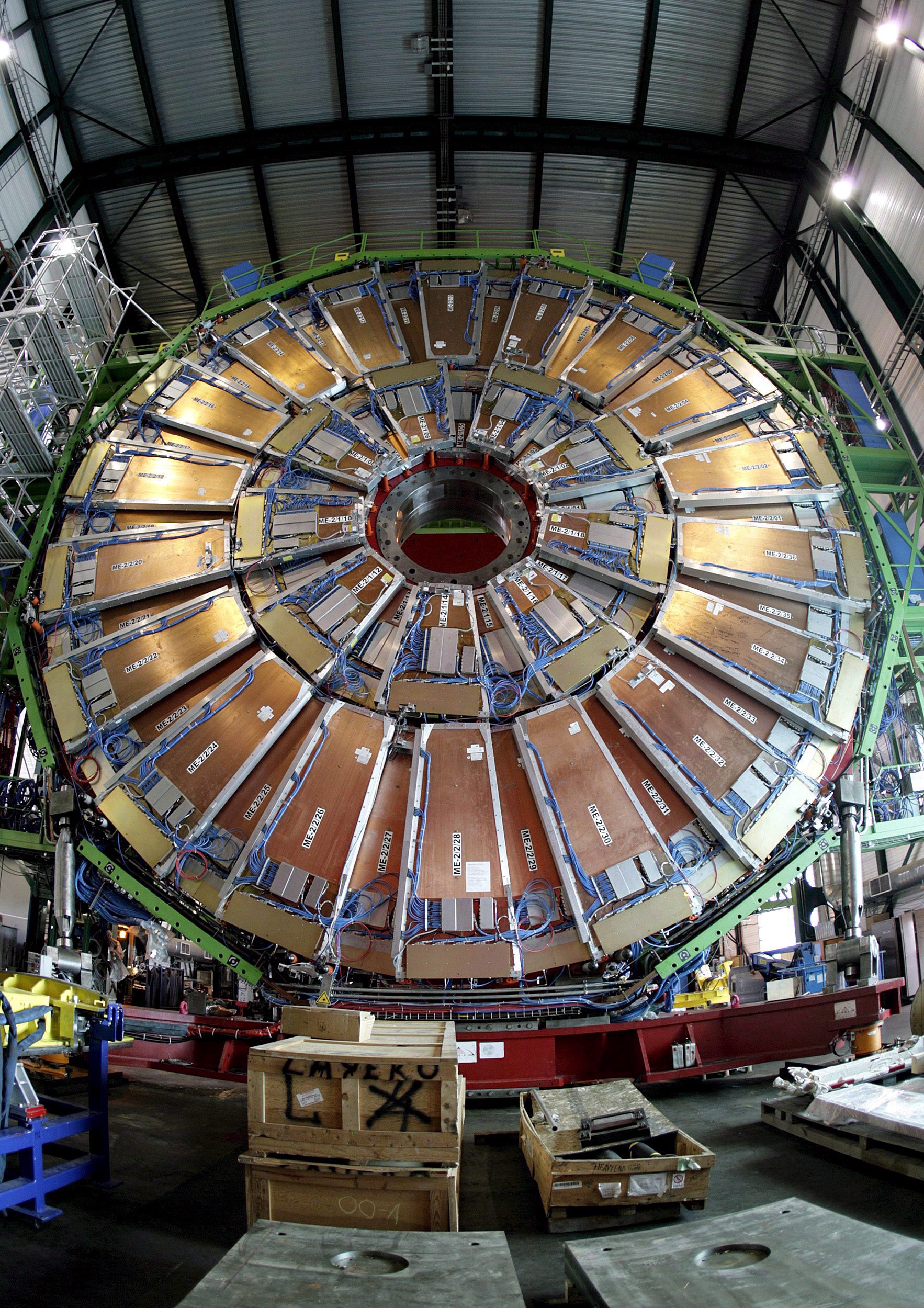 Трепетно очакване на митичния Хигс бозон
