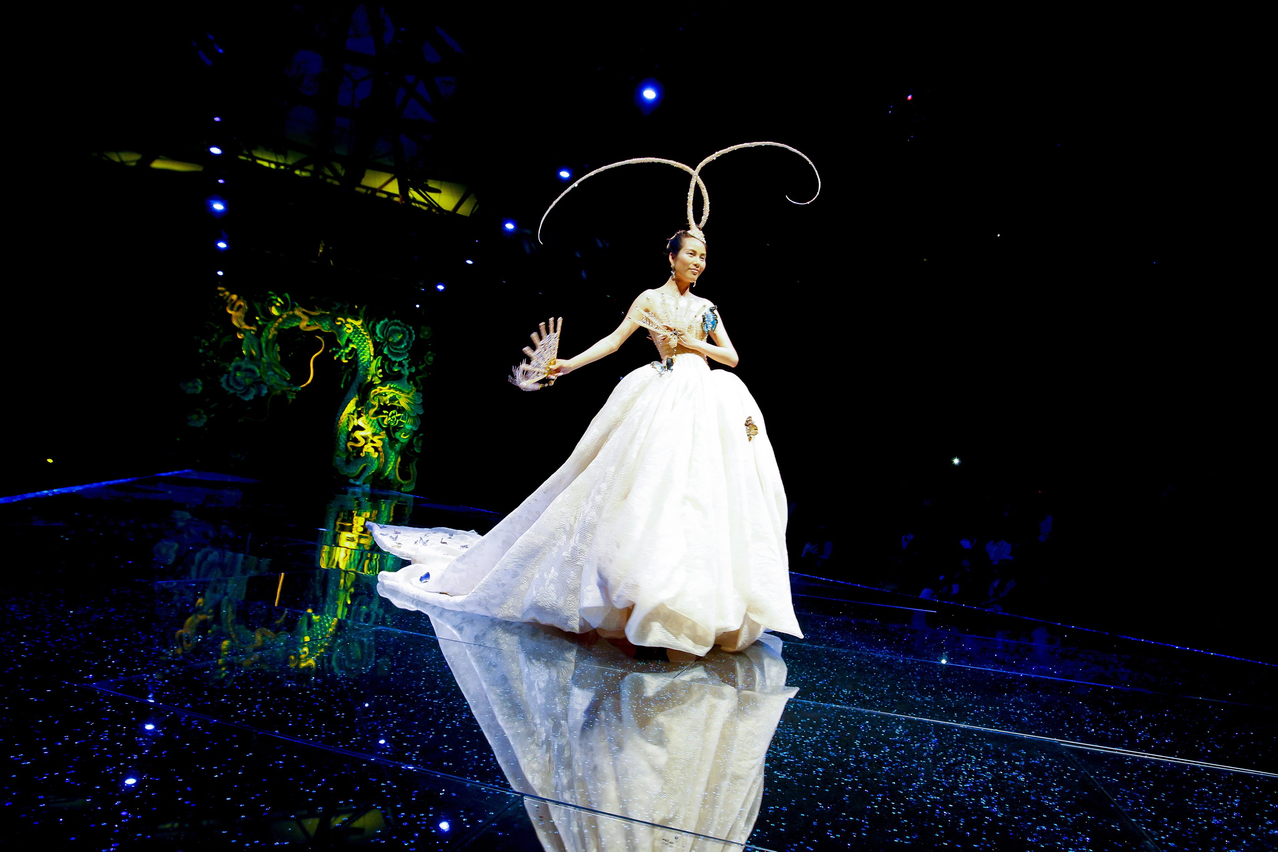 Булчински рокли Guo Pei 2013