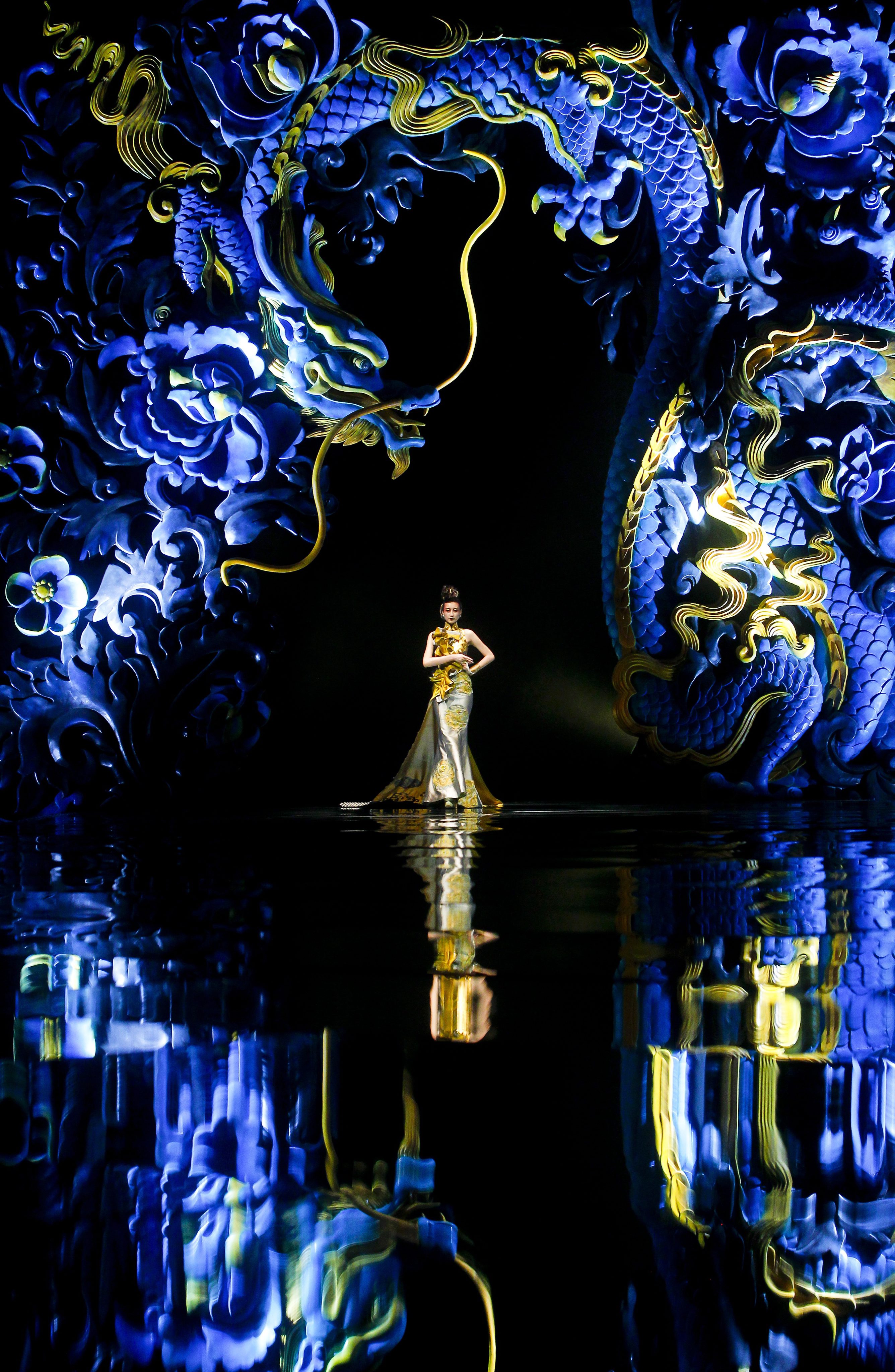 Булчински рокли Guo Pei 2013