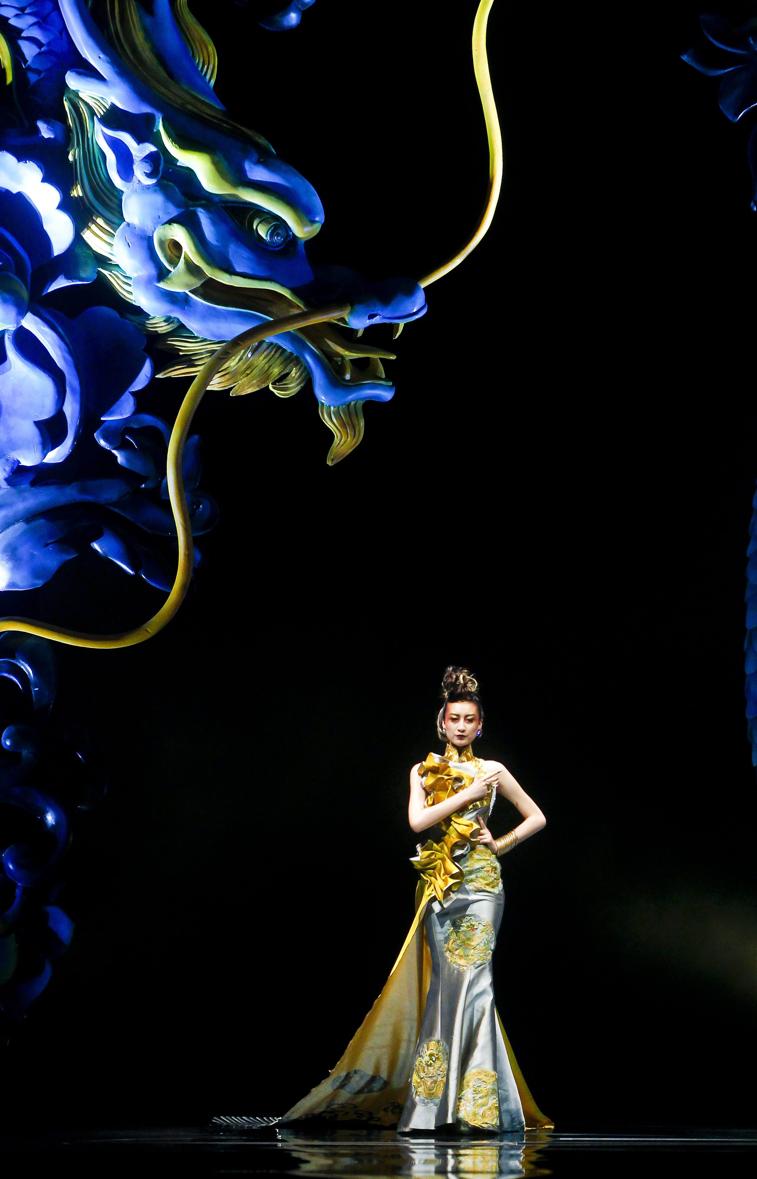 Булчински рокли Guo Pei 2013