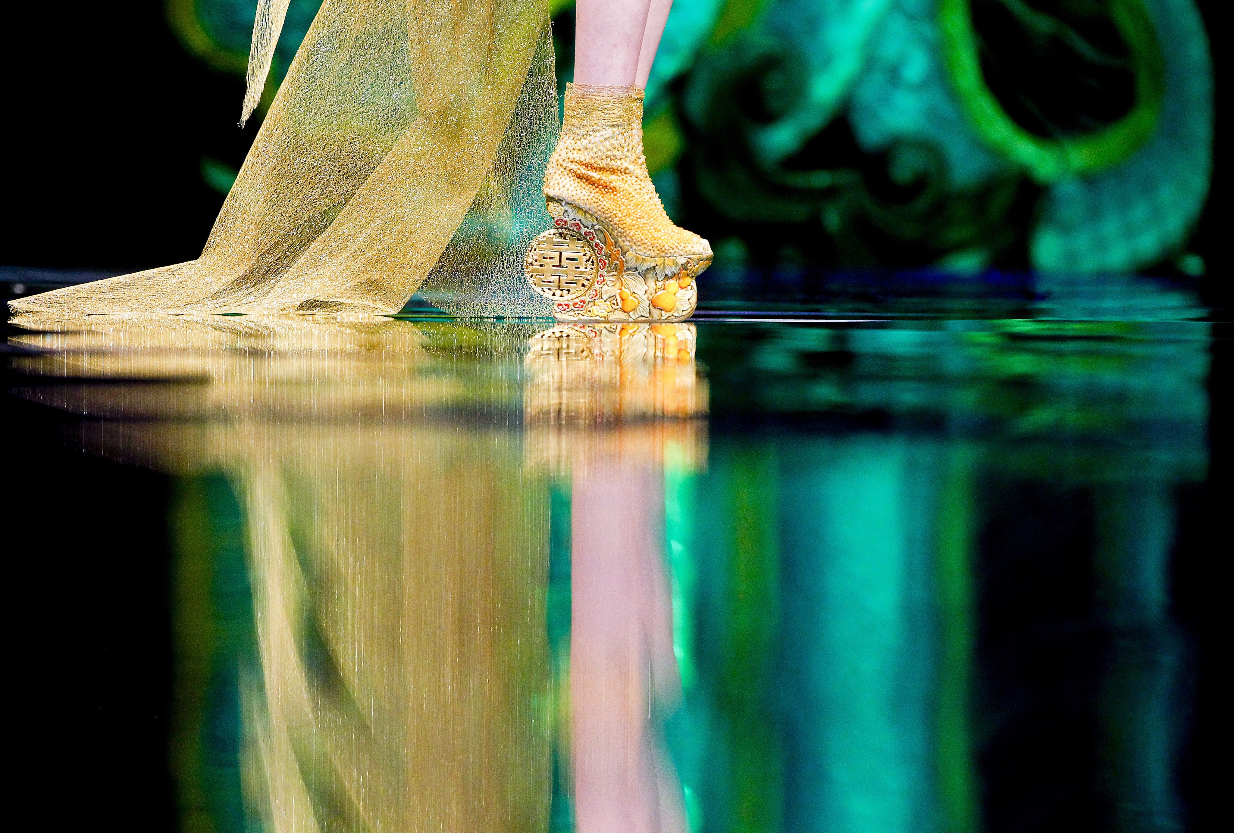 Булчински рокли Guo Pei 2013