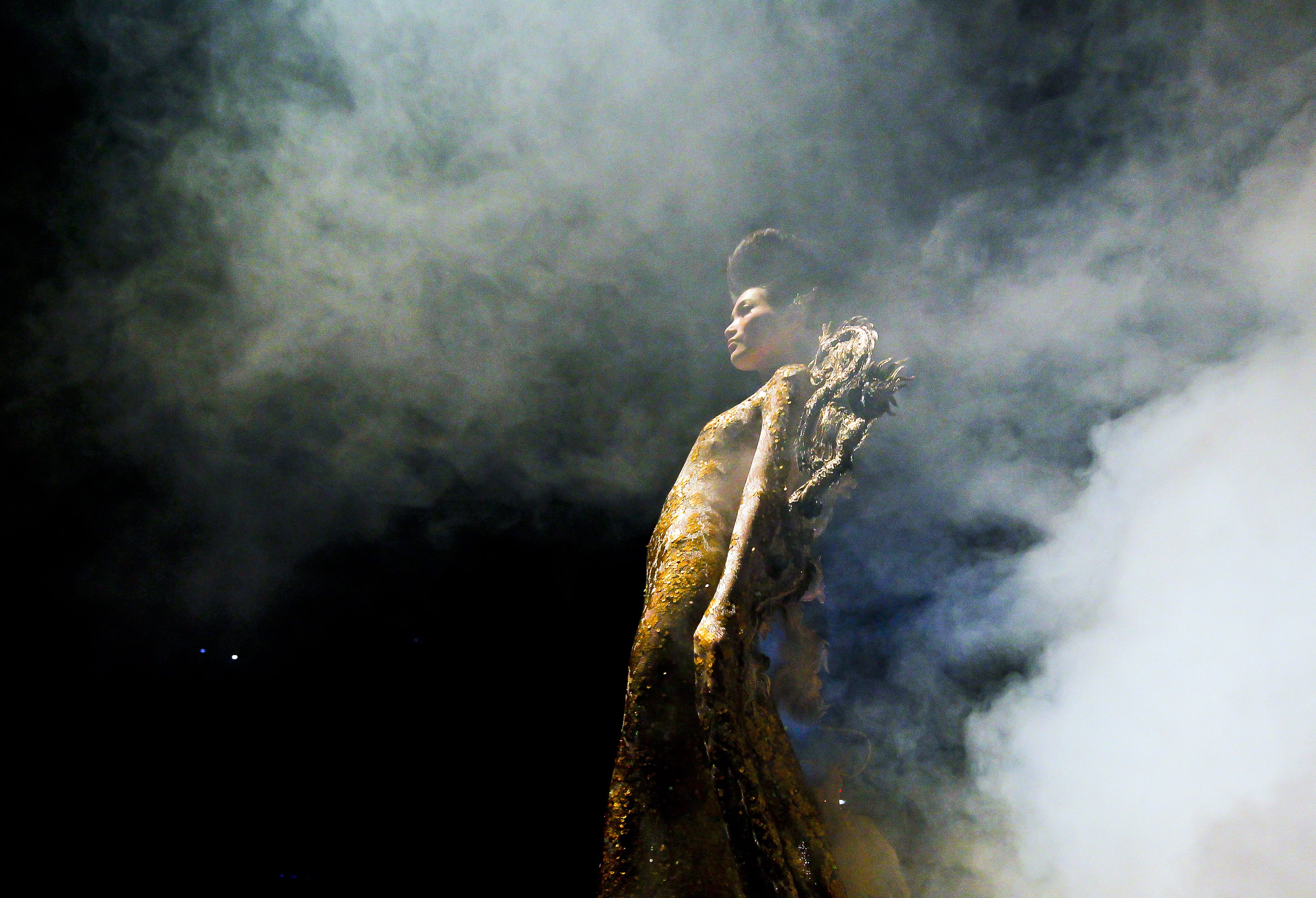 Булчински рокли Guo Pei 2013