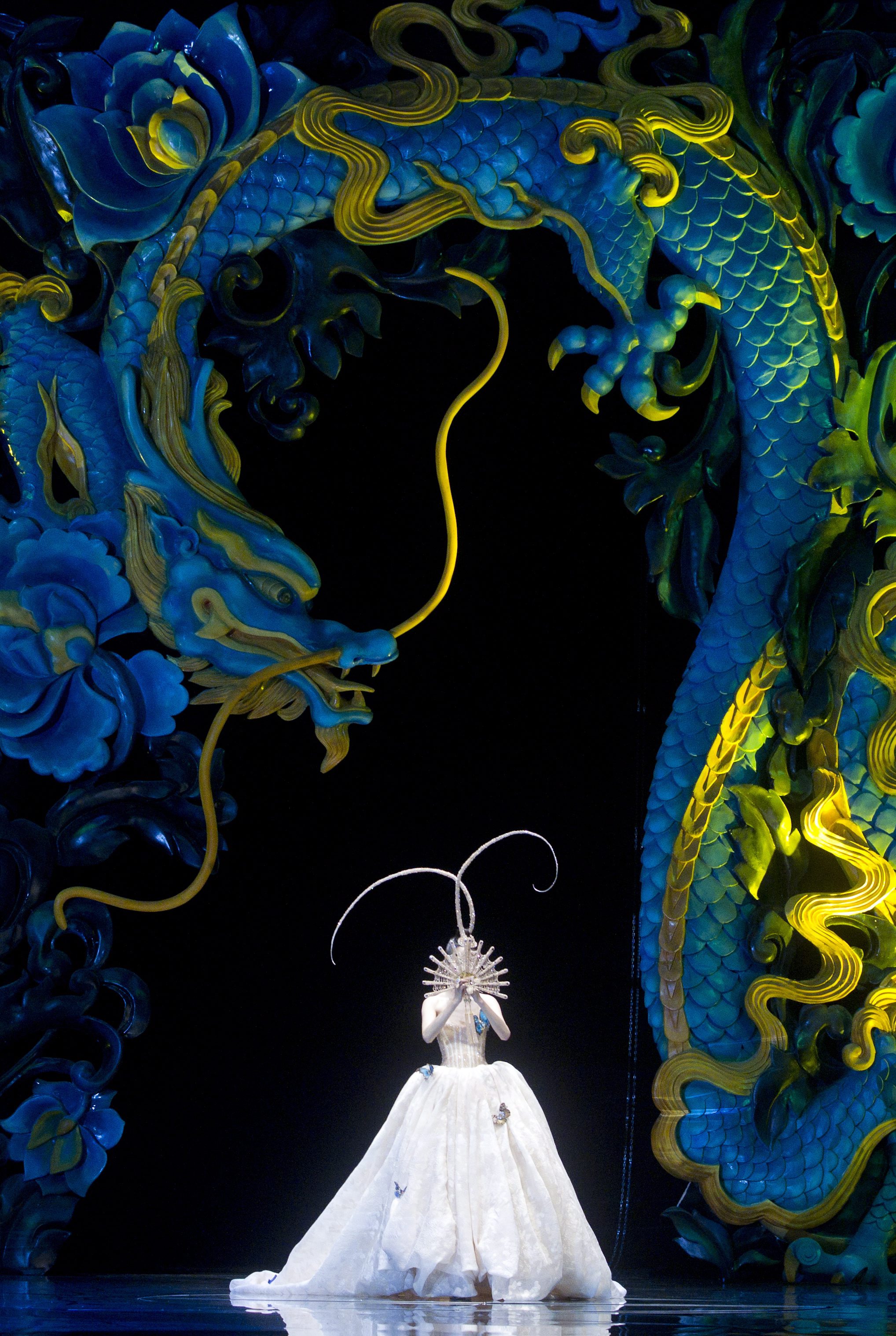 Булчински рокли Guo Pei 2013