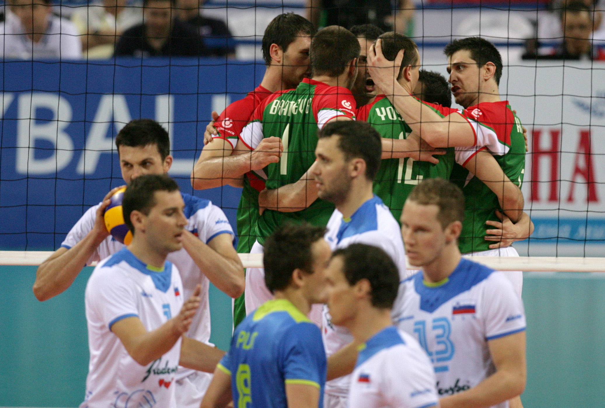 България победи с 3-0 гейма Словения в първи мач от Първа група на Олимпийския турнир по волейбол в София