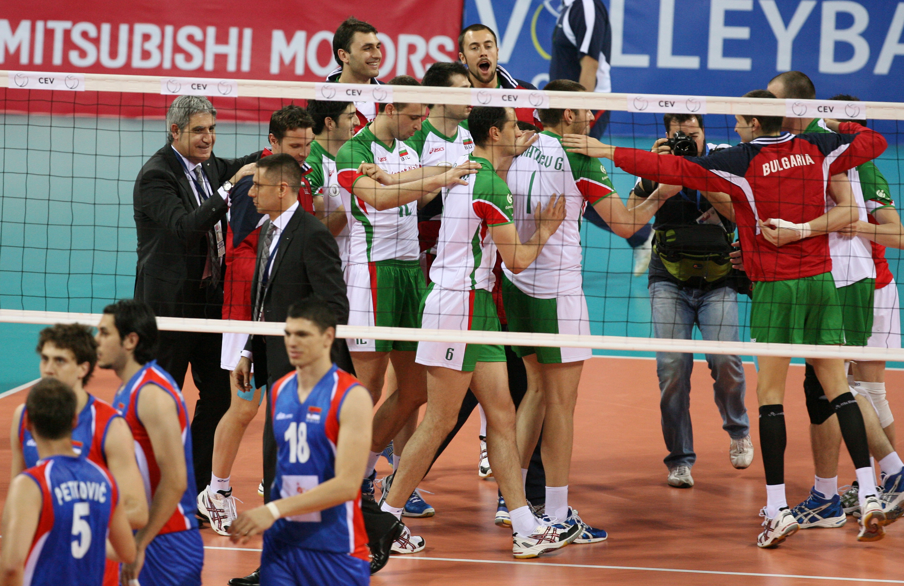 България прегази еврошампиона Сърбия с 3:0