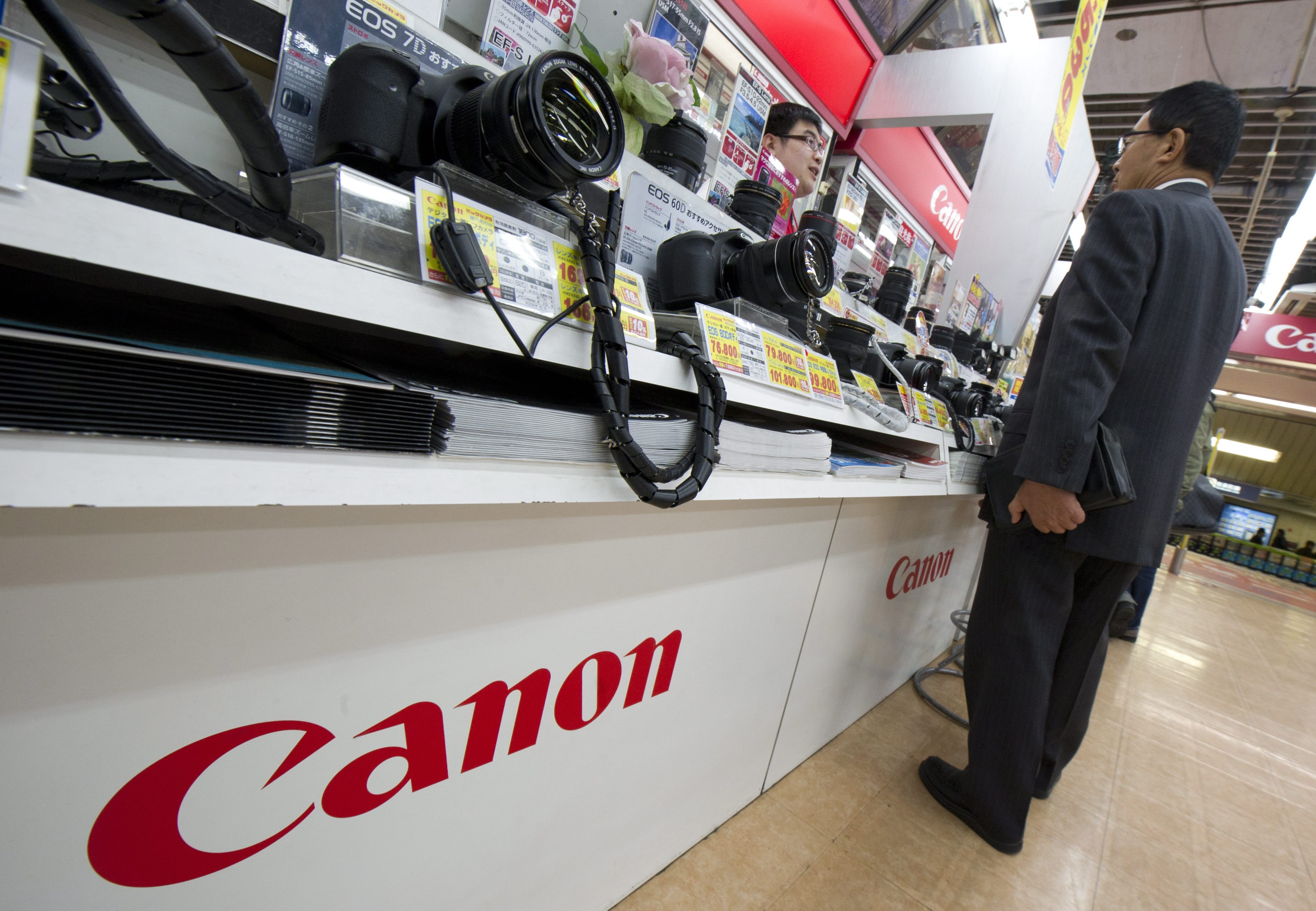 Canon се отказва от човешкия труд