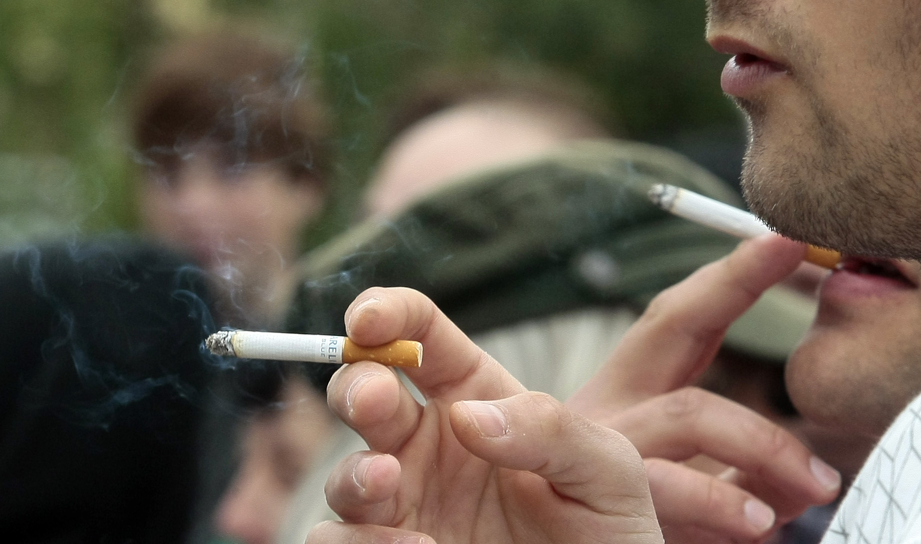 Депутати искат отмяна на забраната за пушене