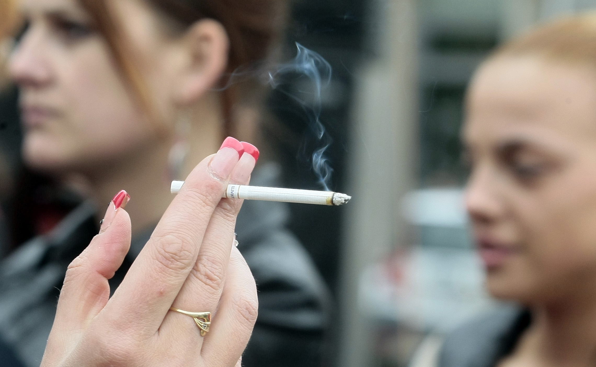 Само 3% от пушачите спрели цигарите след влизането на забраната