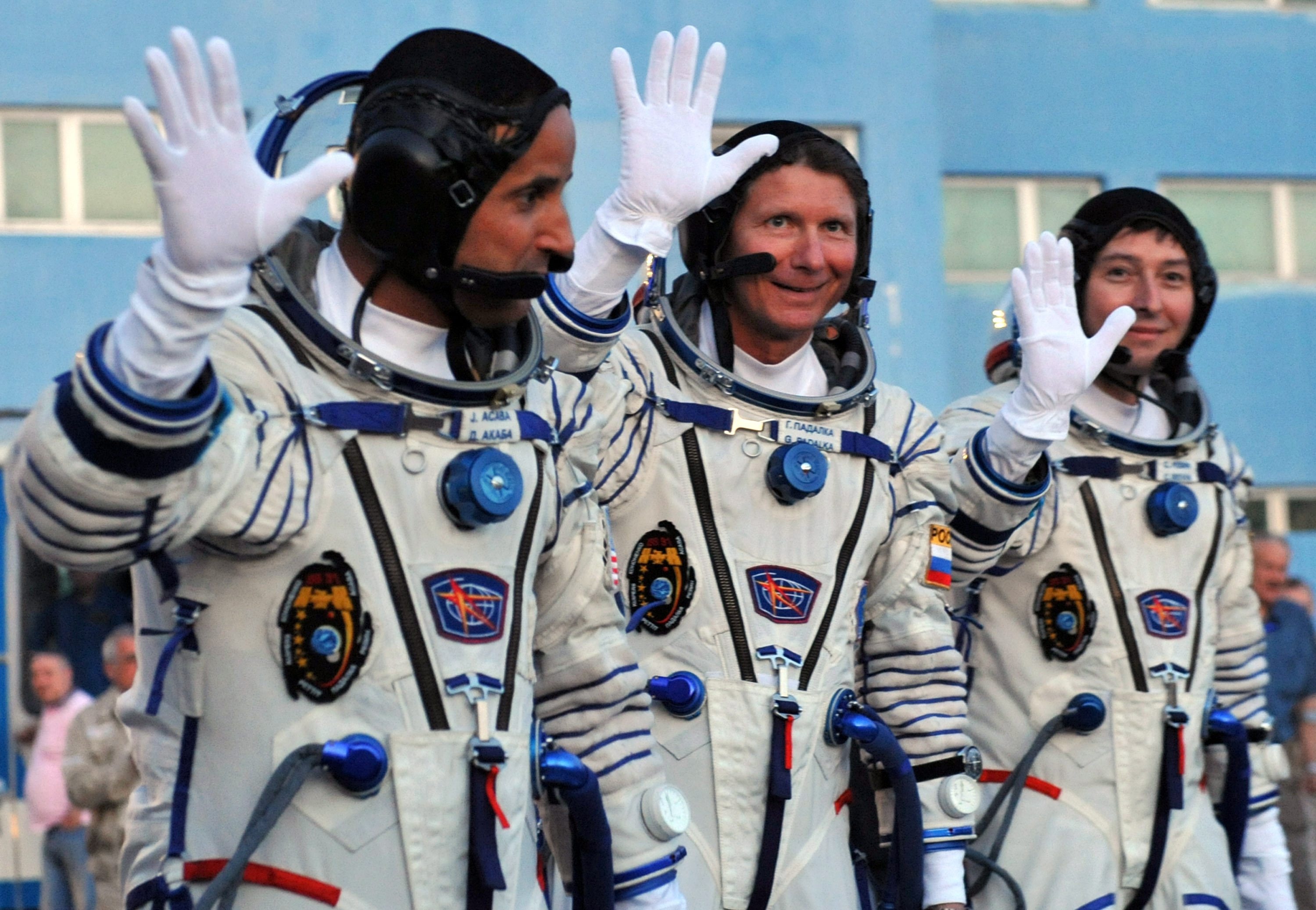 Союз мс 04 юрчихин корабль внутри. Перед полетом космонавт. Космонавт на дороге. Астронавт ник хейг. Перед полетом космонавт.